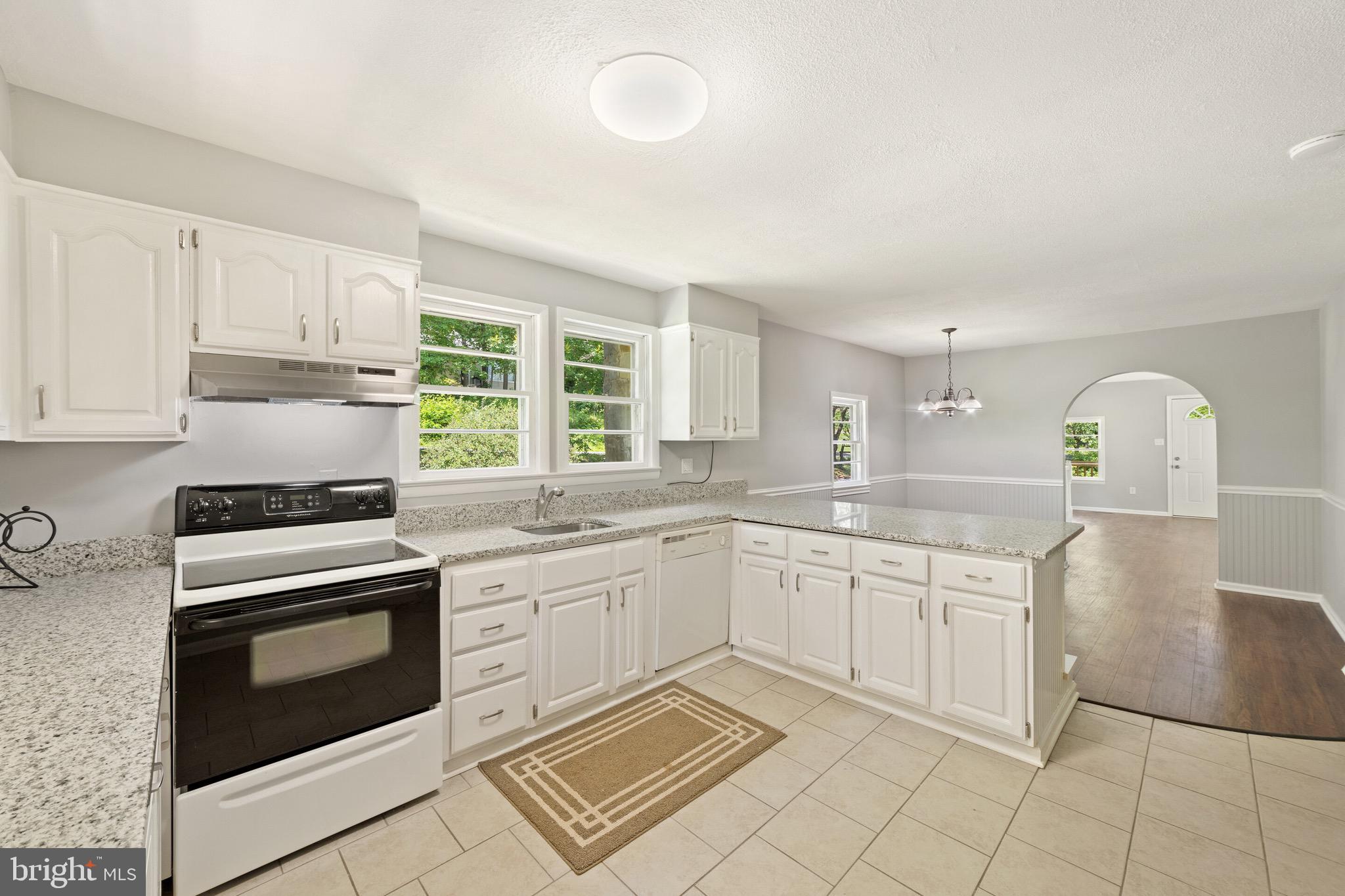 LAKE FRONT ROYAL - Residential