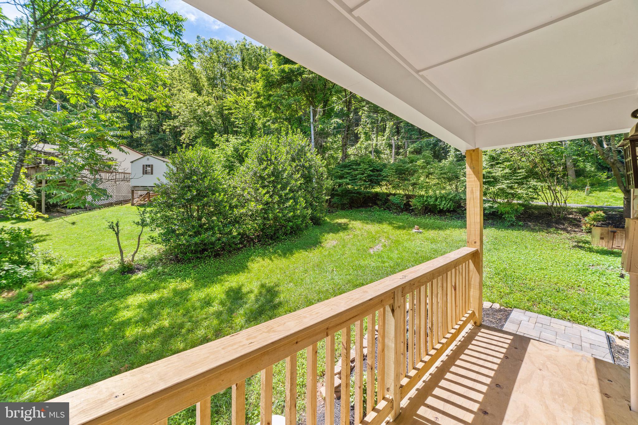 LAKE FRONT ROYAL - Residential