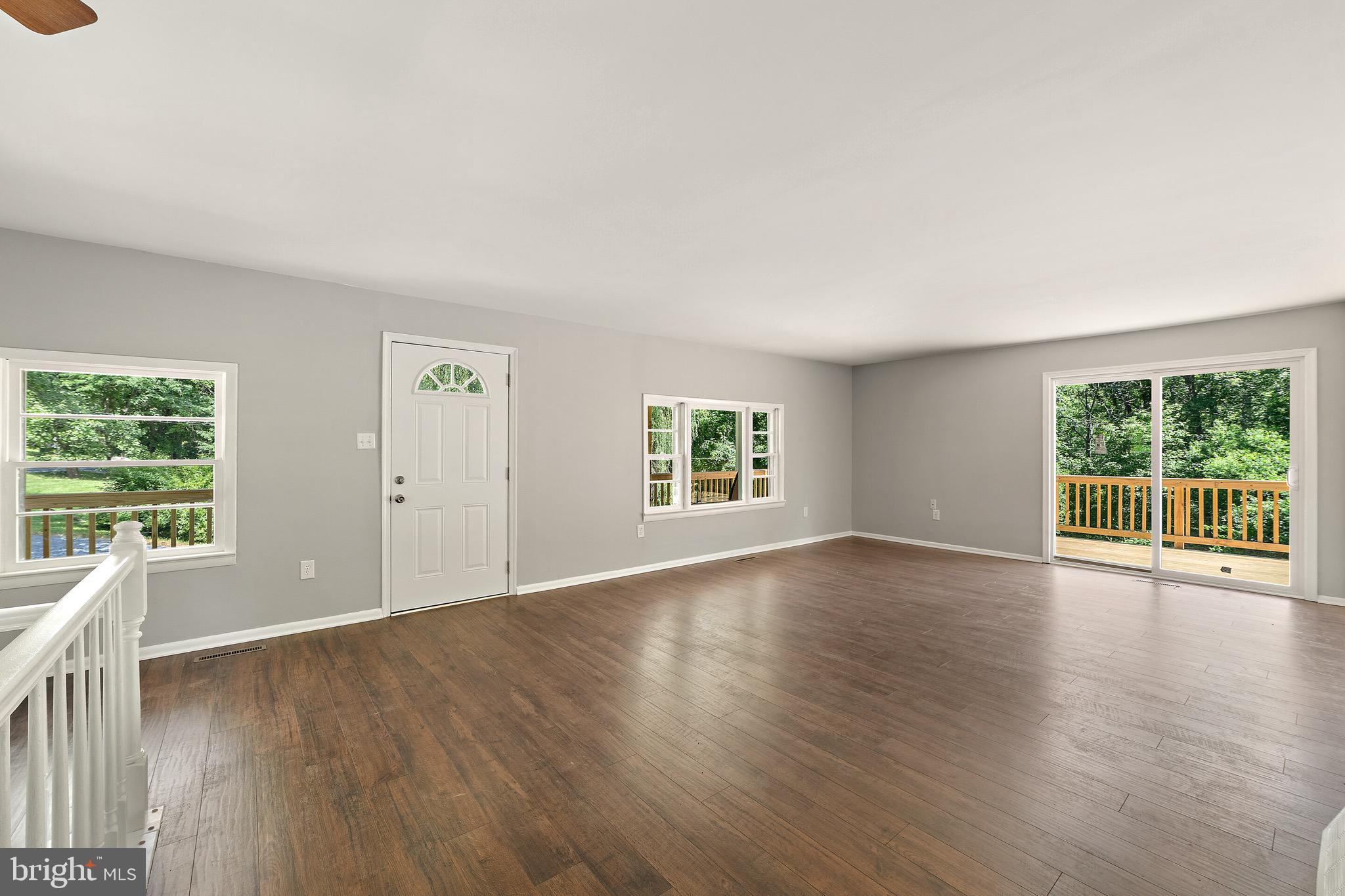 LAKE FRONT ROYAL - Residential