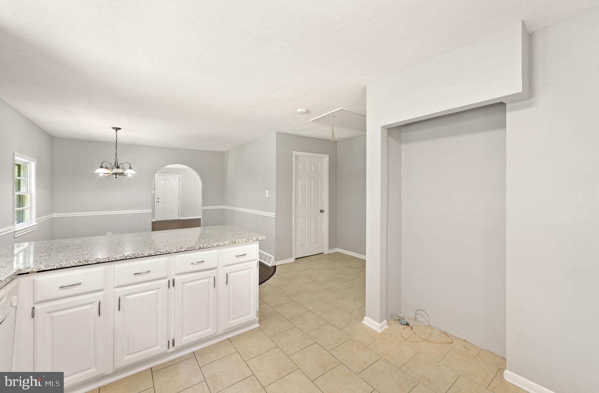 LAKE FRONT ROYAL - Residential