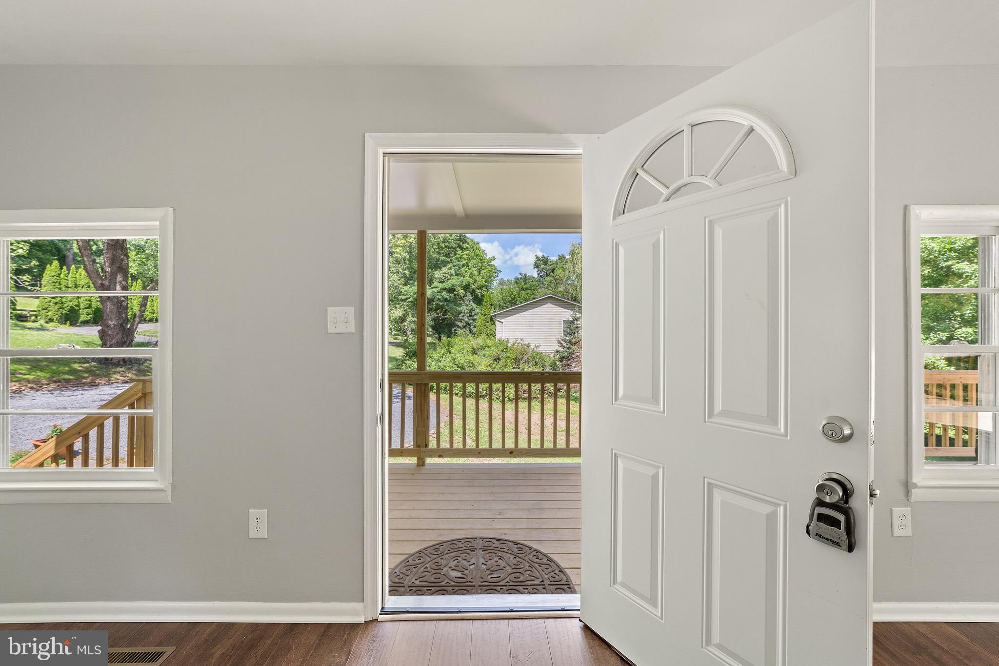 LAKE FRONT ROYAL - Residential