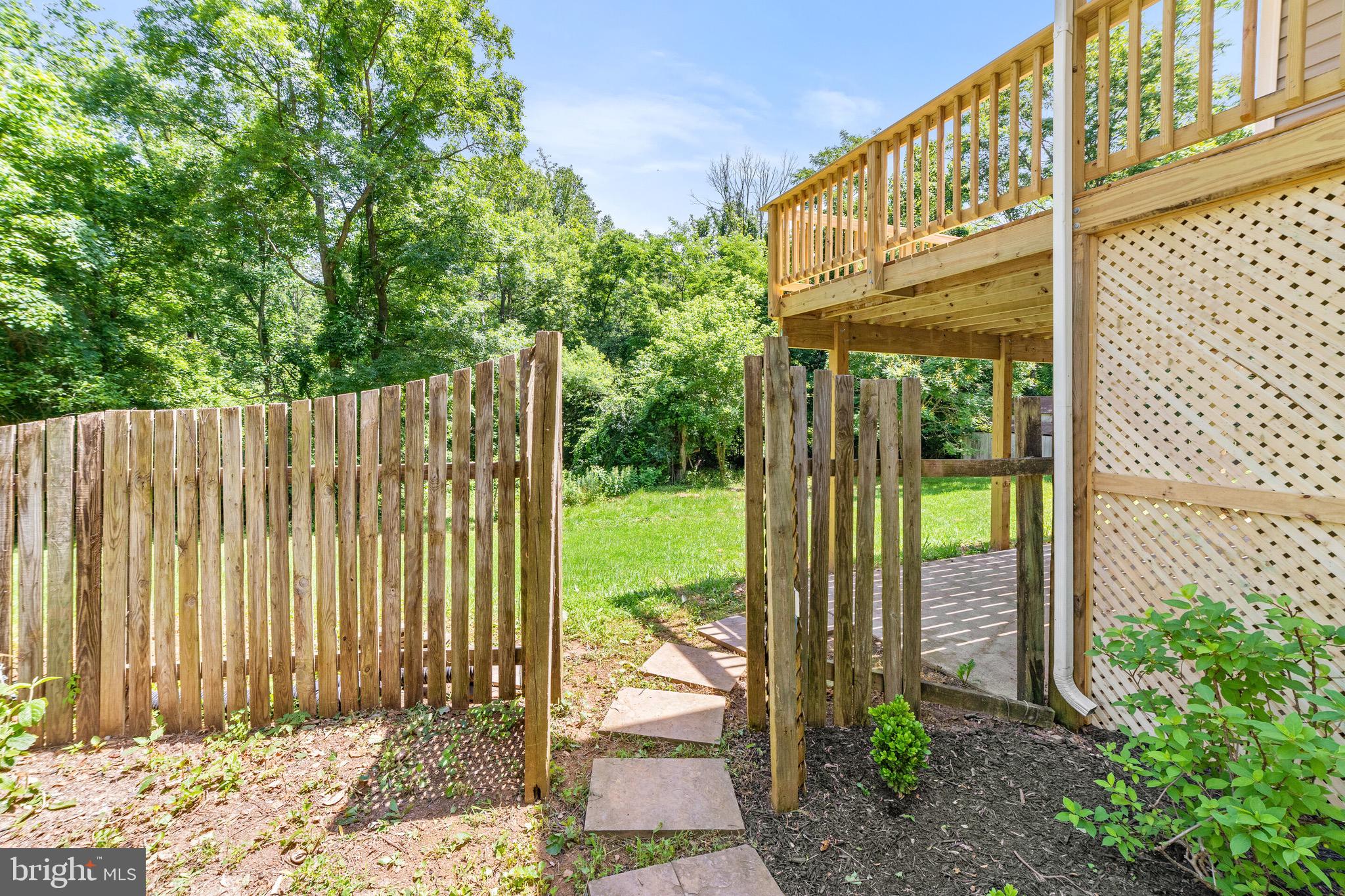 LAKE FRONT ROYAL - Residential