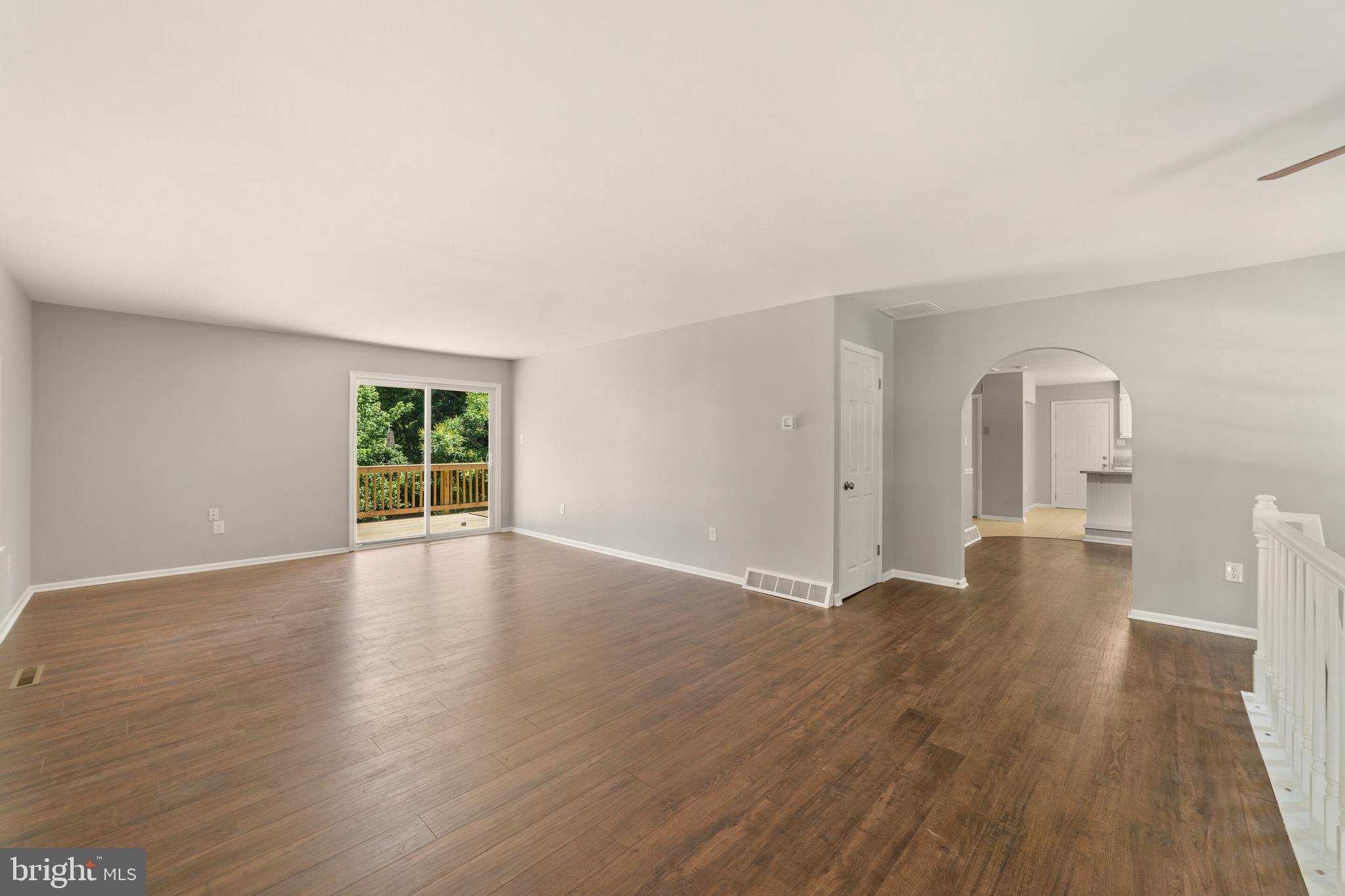 LAKE FRONT ROYAL - Residential