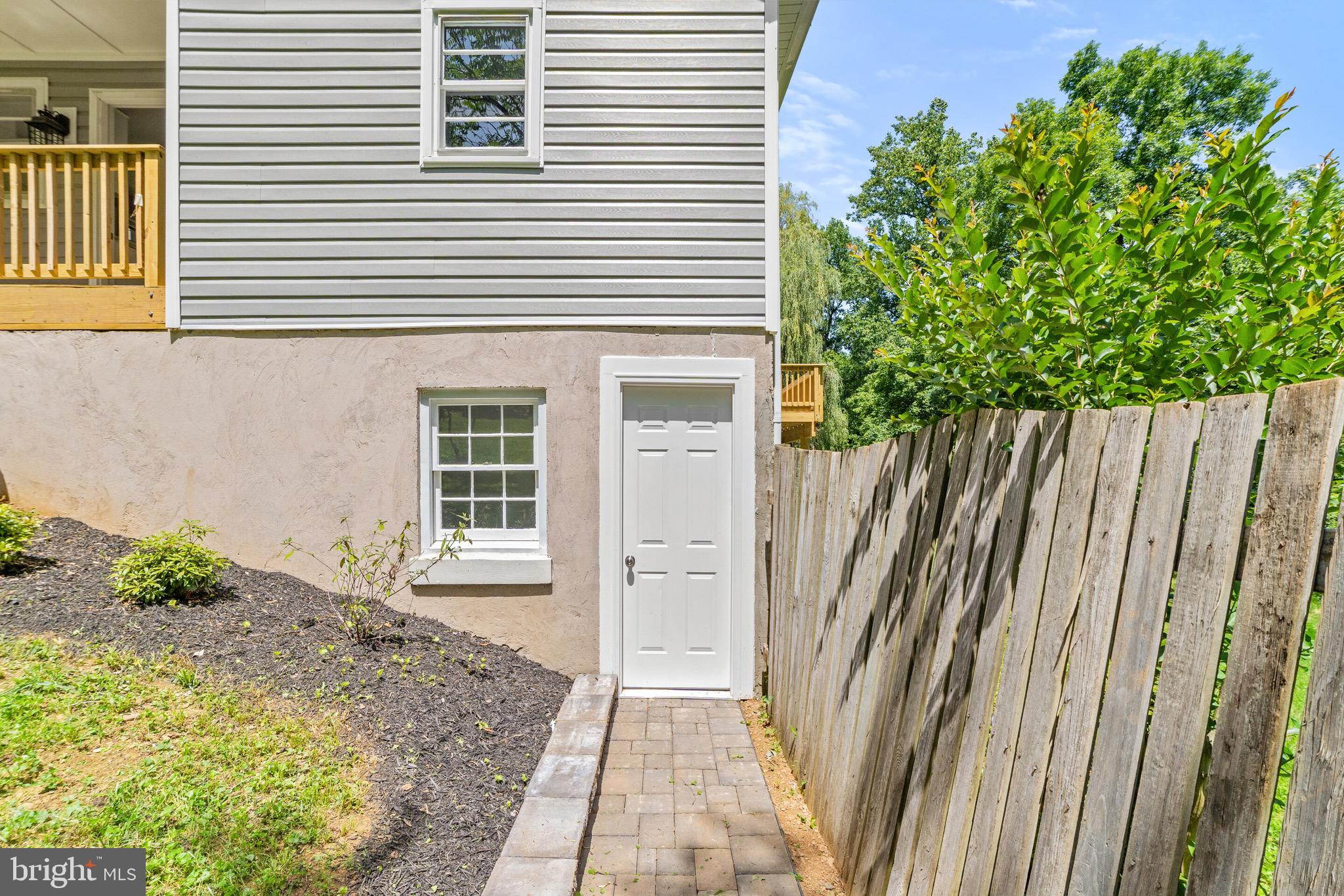 LAKE FRONT ROYAL - Residential