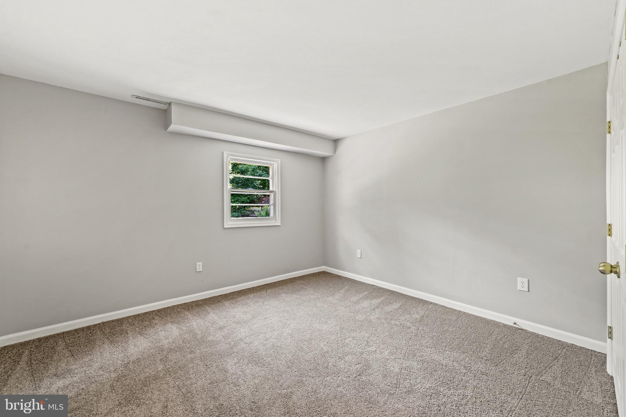 LAKE FRONT ROYAL - Residential