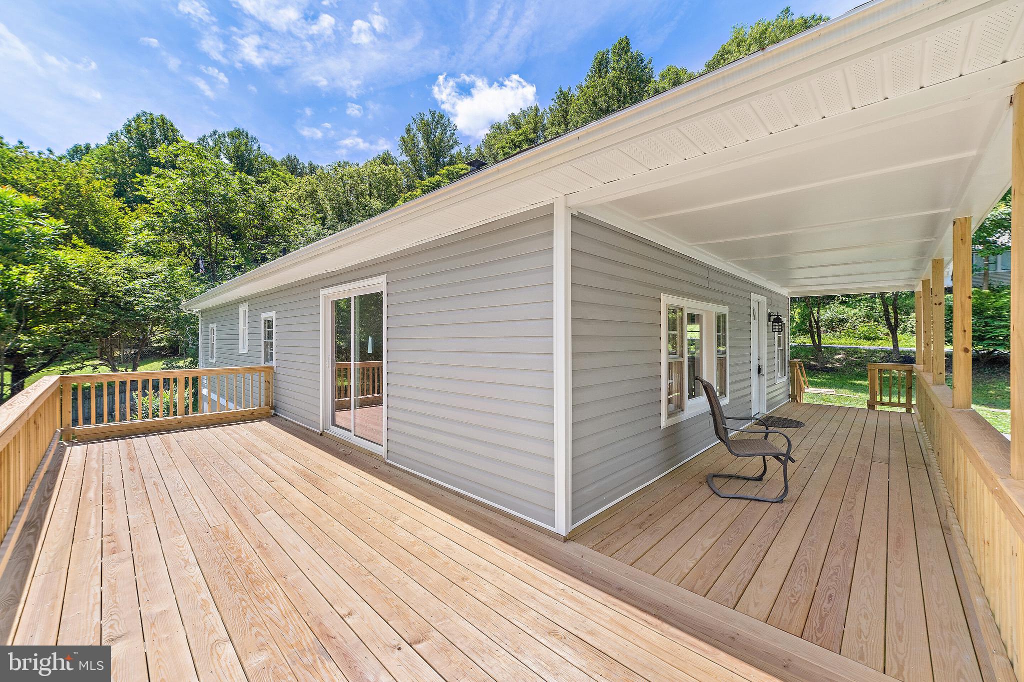 LAKE FRONT ROYAL - Residential