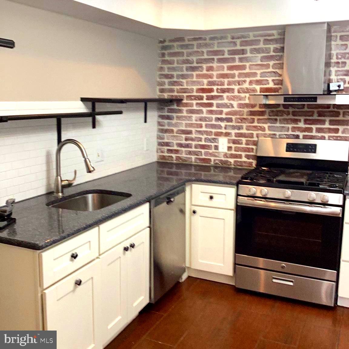 1618 W DIAMOND STREET