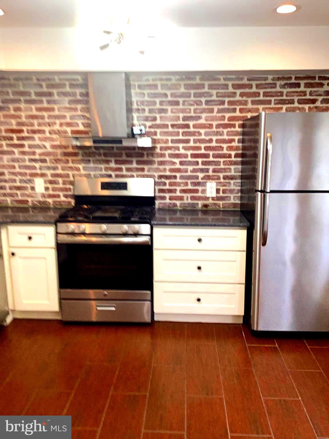 1618 W DIAMOND STREET