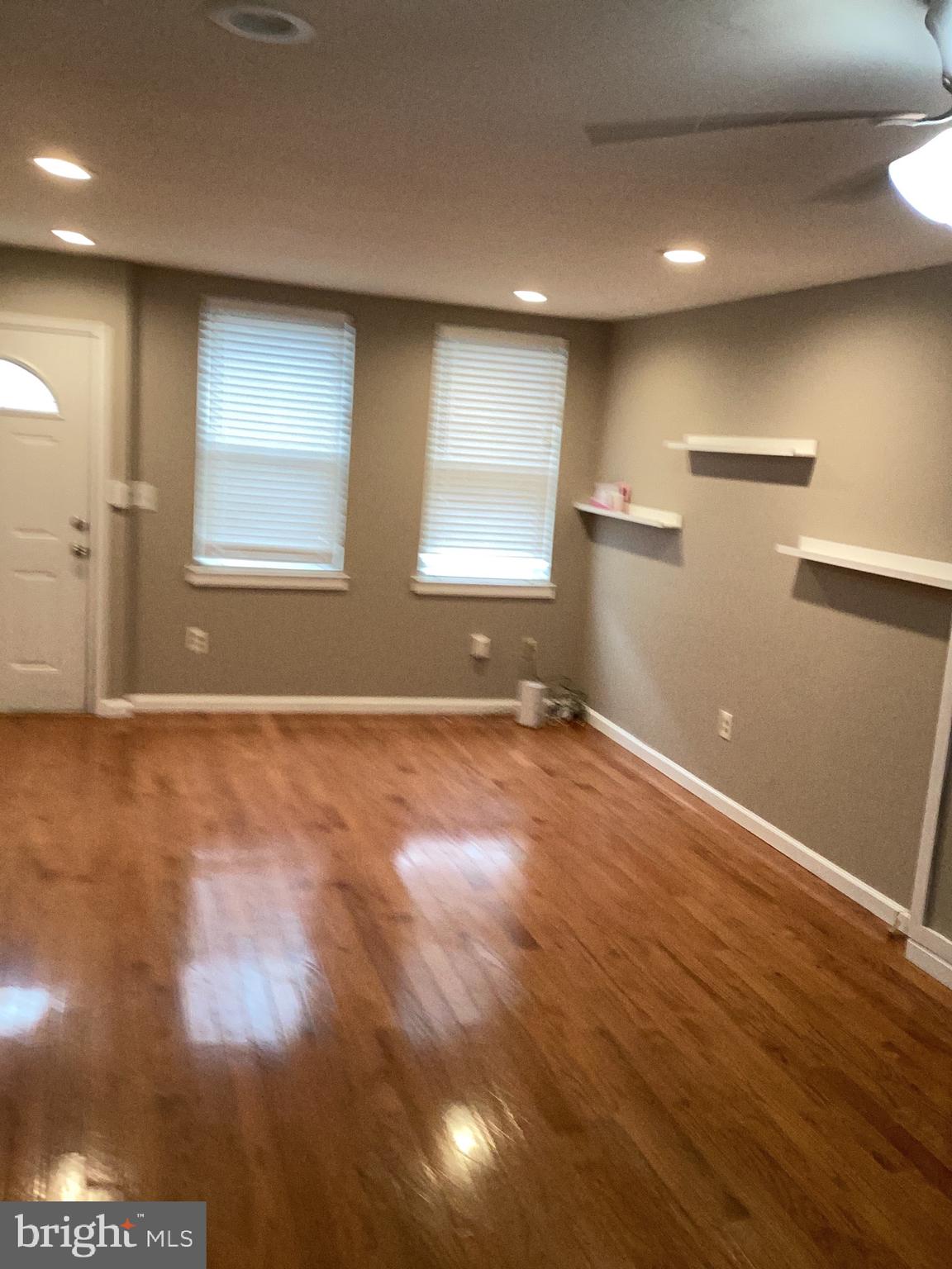 1618 W DIAMOND STREET