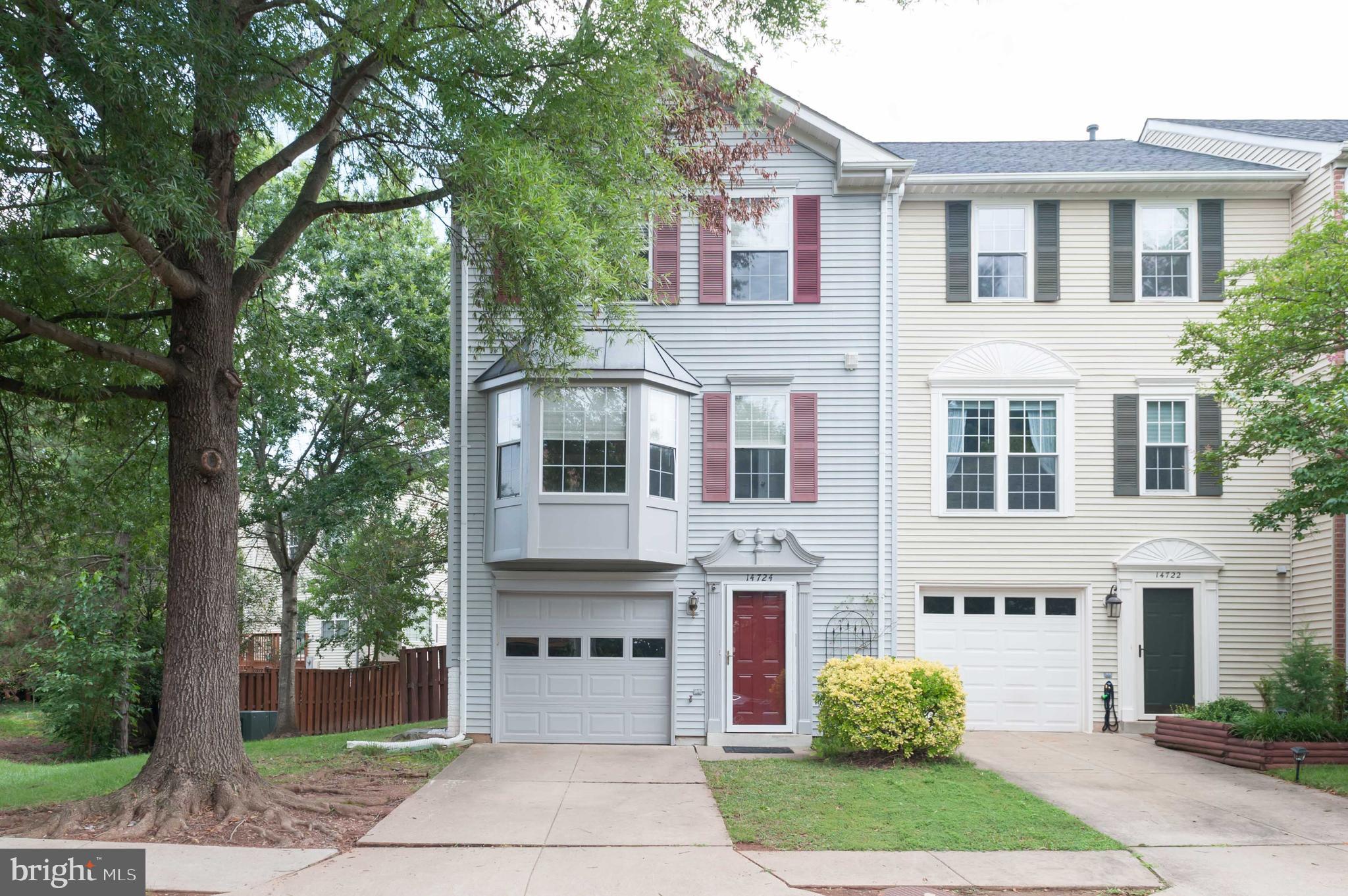 Beautifully updated town home. 3 bedrooms, updated bathrooms, hardwood floors, gourmet kitchen with granite & stainless steel appliances, deck, fenced back yard and more! Located on a non-thru street near shopping, several commuter options.