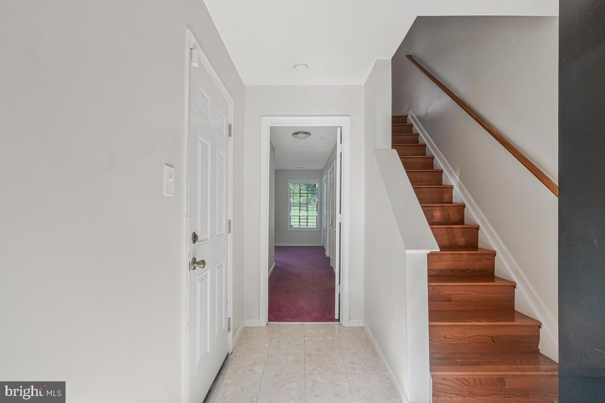 SOUTH HAMPTON SUB - Residential Lease