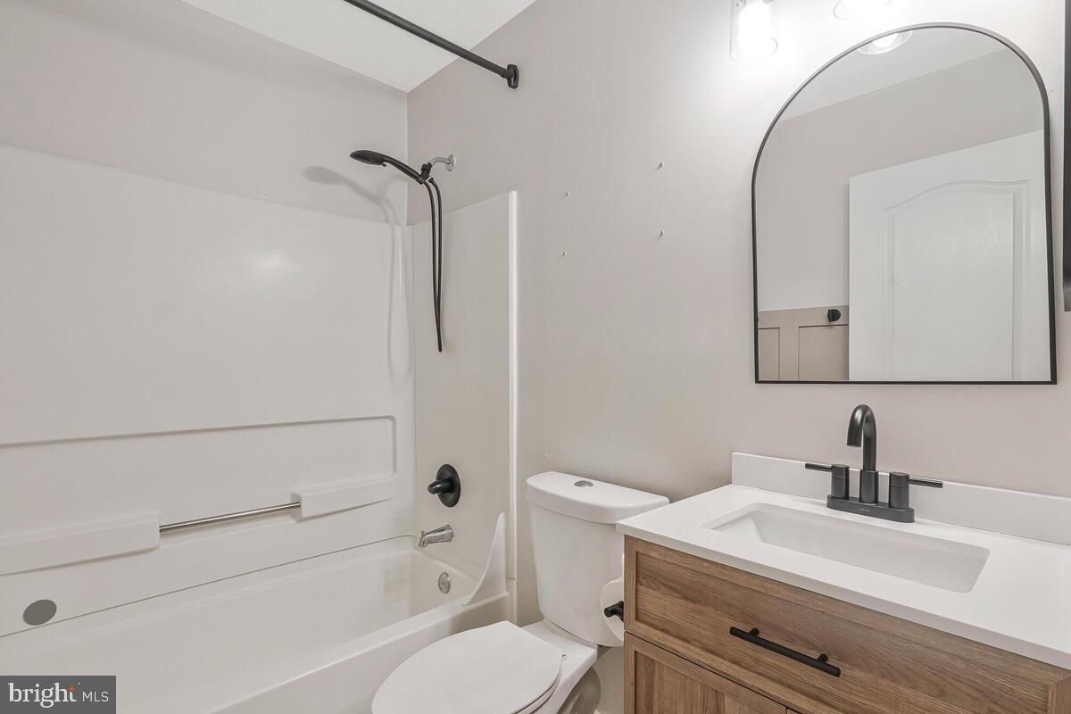 SOUTH HAMPTON SUB - Residential Lease