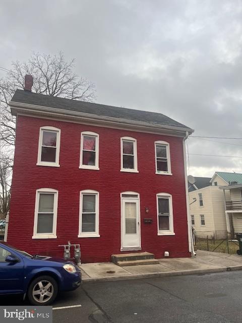 Great investment opportunity! Fully rented, brick duplex for sale now. 2 bedrooms and 1 bath in each unit. Call Alice for details and to take a tour today.