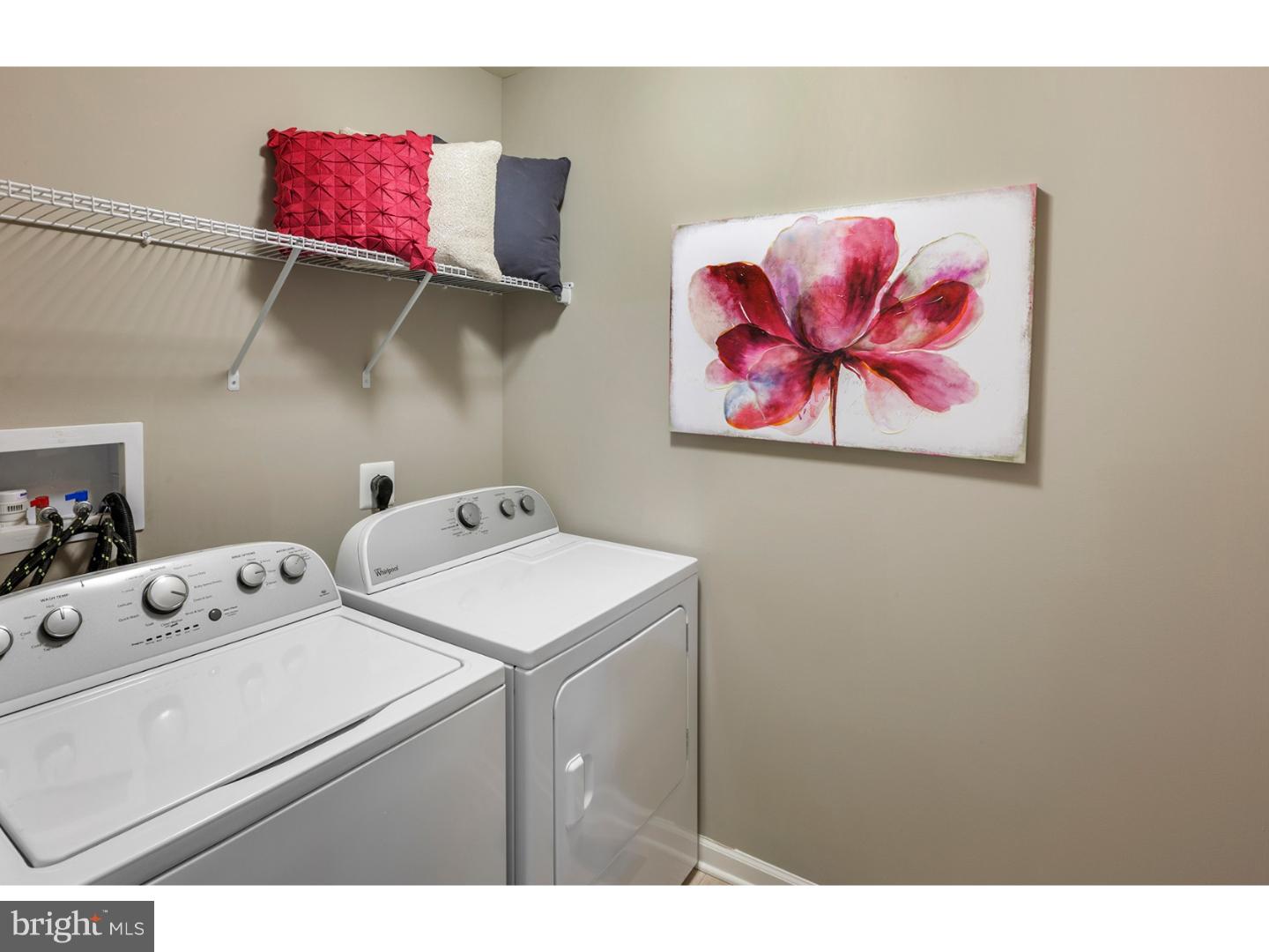 LINDEN HALL - Residential