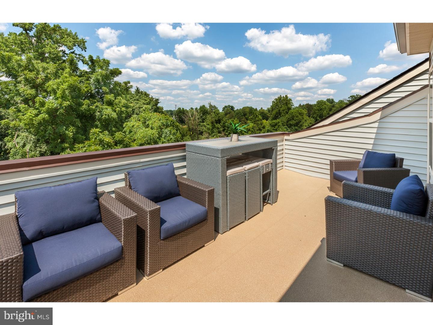 LINDEN HALL - Residential