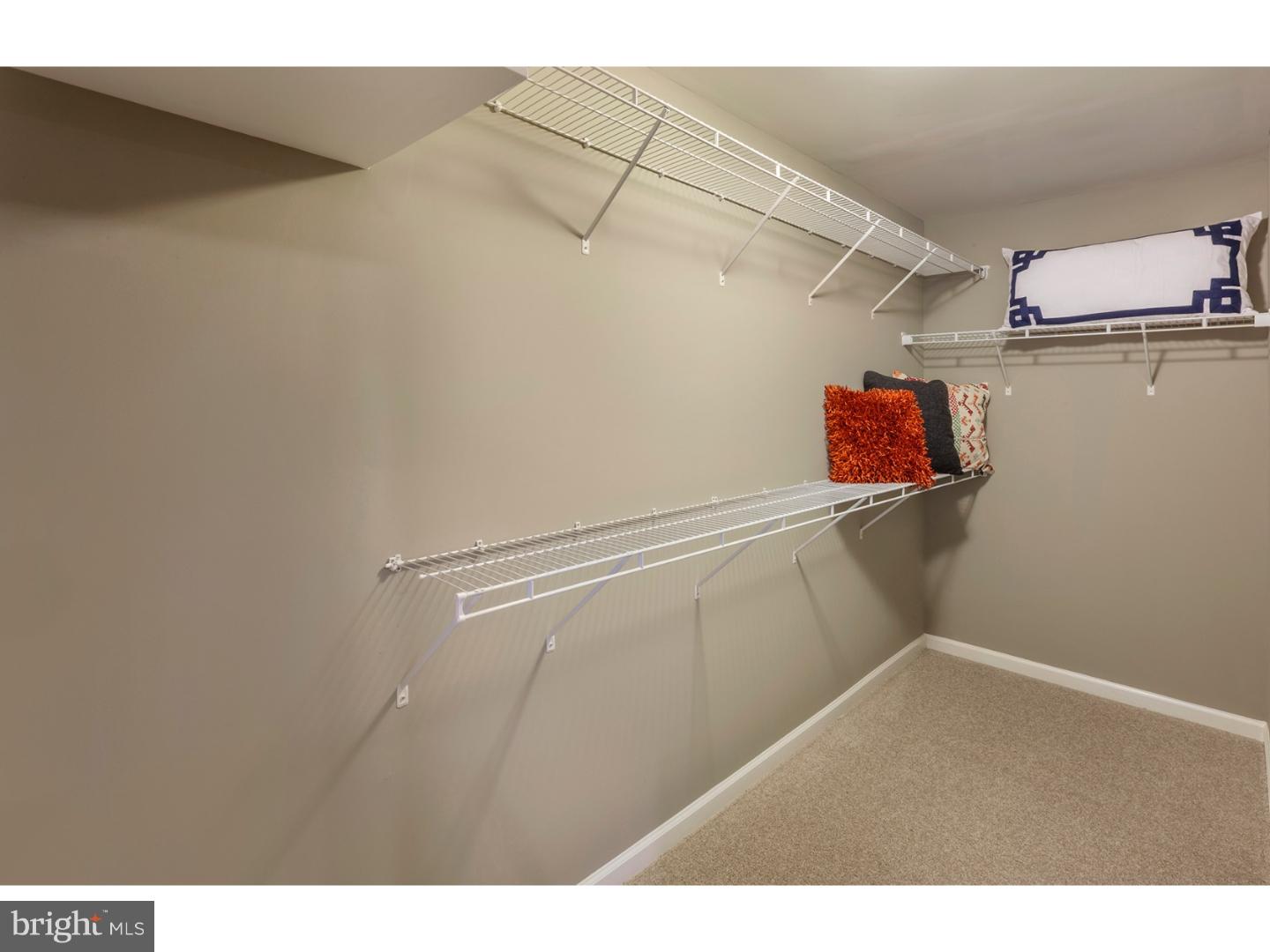 LINDEN HALL - Residential