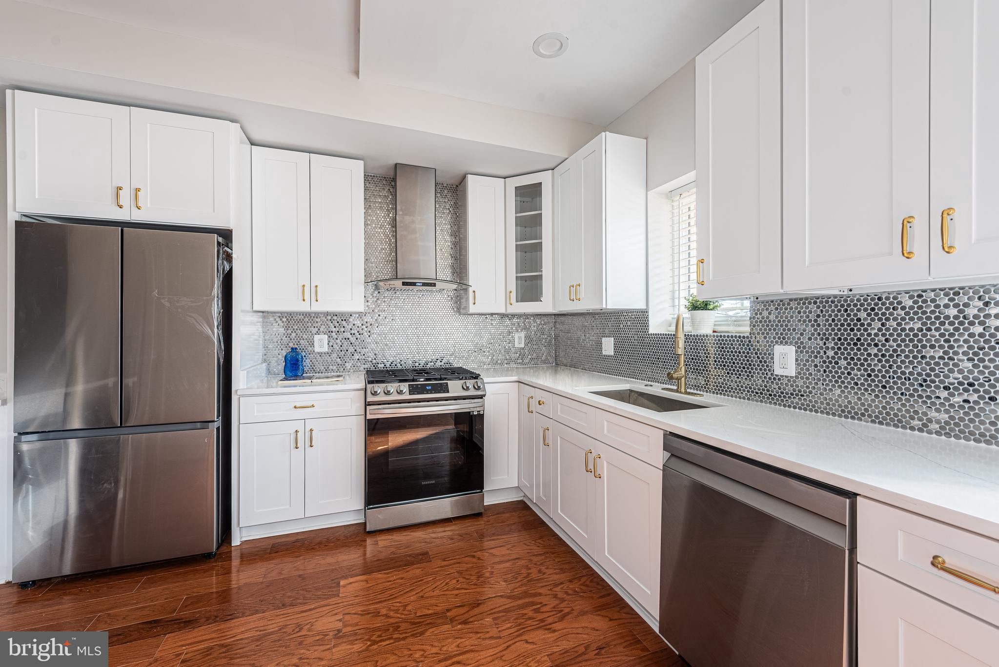 BROADWAY EAST - Residential