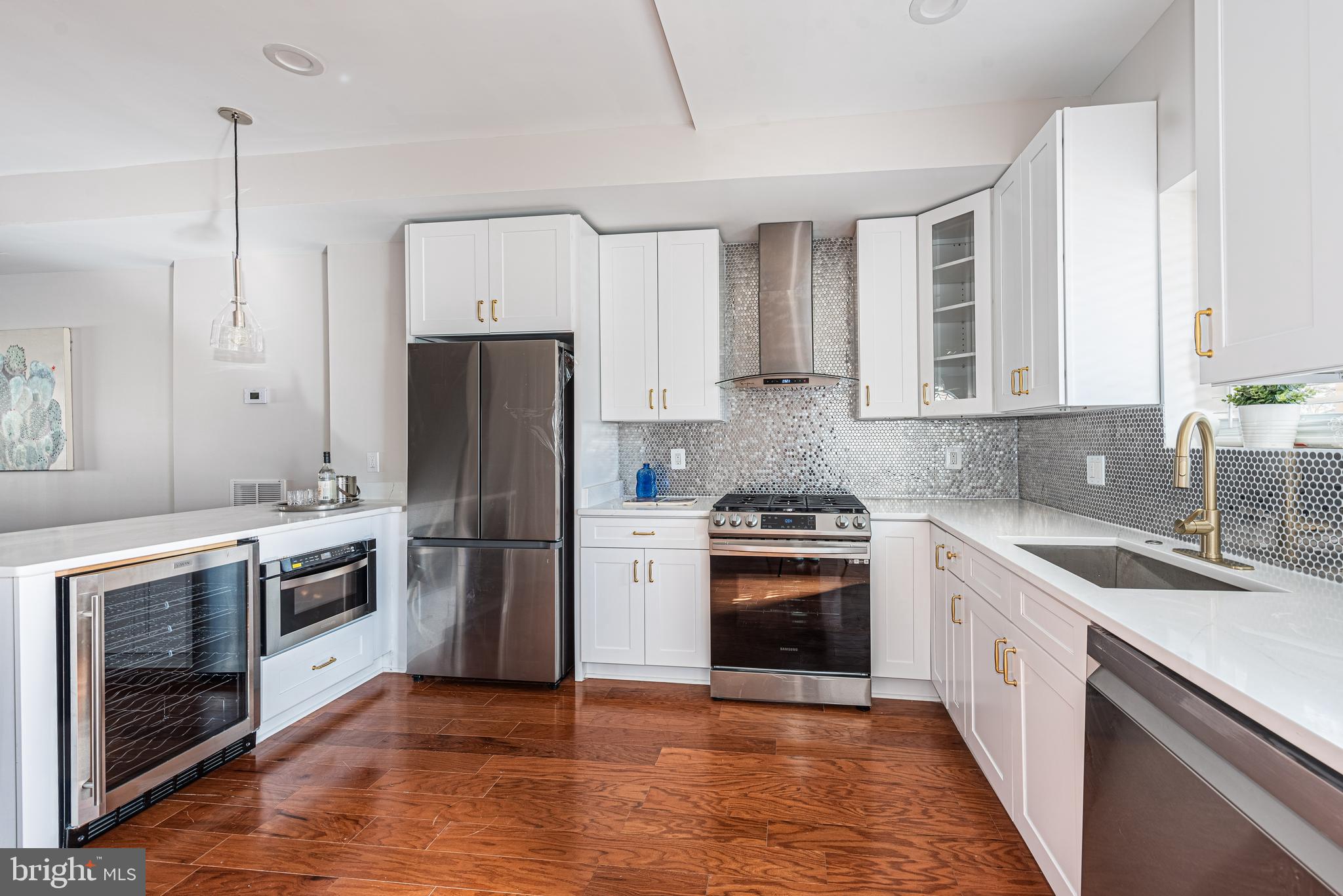 BROADWAY EAST - Residential