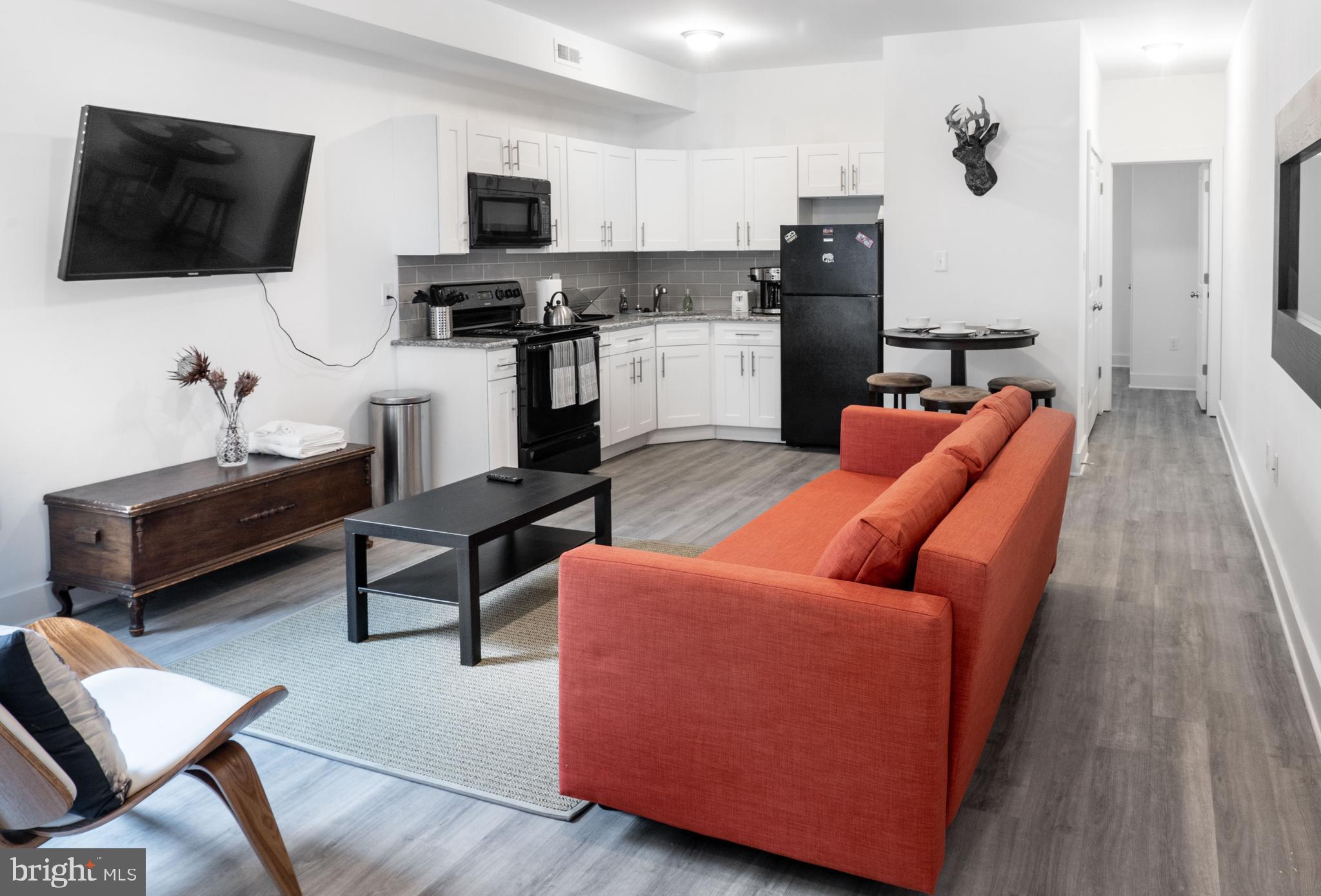 WALNUT HILL - Residential Income