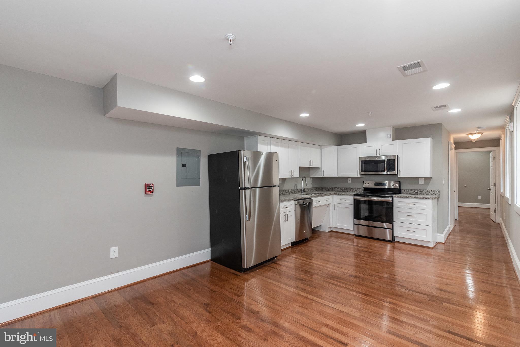 108 W. Saratoga features apartments with wonderful amenities such as hardwood floors, high end bathroom finishes, granite counters, stainless steel appliances, washer dryers in the unit, central AC, off street parking, and wired for cable/internet. The property is located in the central business district close to Mt. Vernon, CFG Arena, and more. This renovated 1 bed 1 bath unit is fully equipped with stainless steel appliances, granite countertops, hardwood floors, and a washer/dryer. Don't miss it.