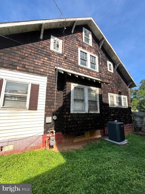 2222 OTIS STREET NE