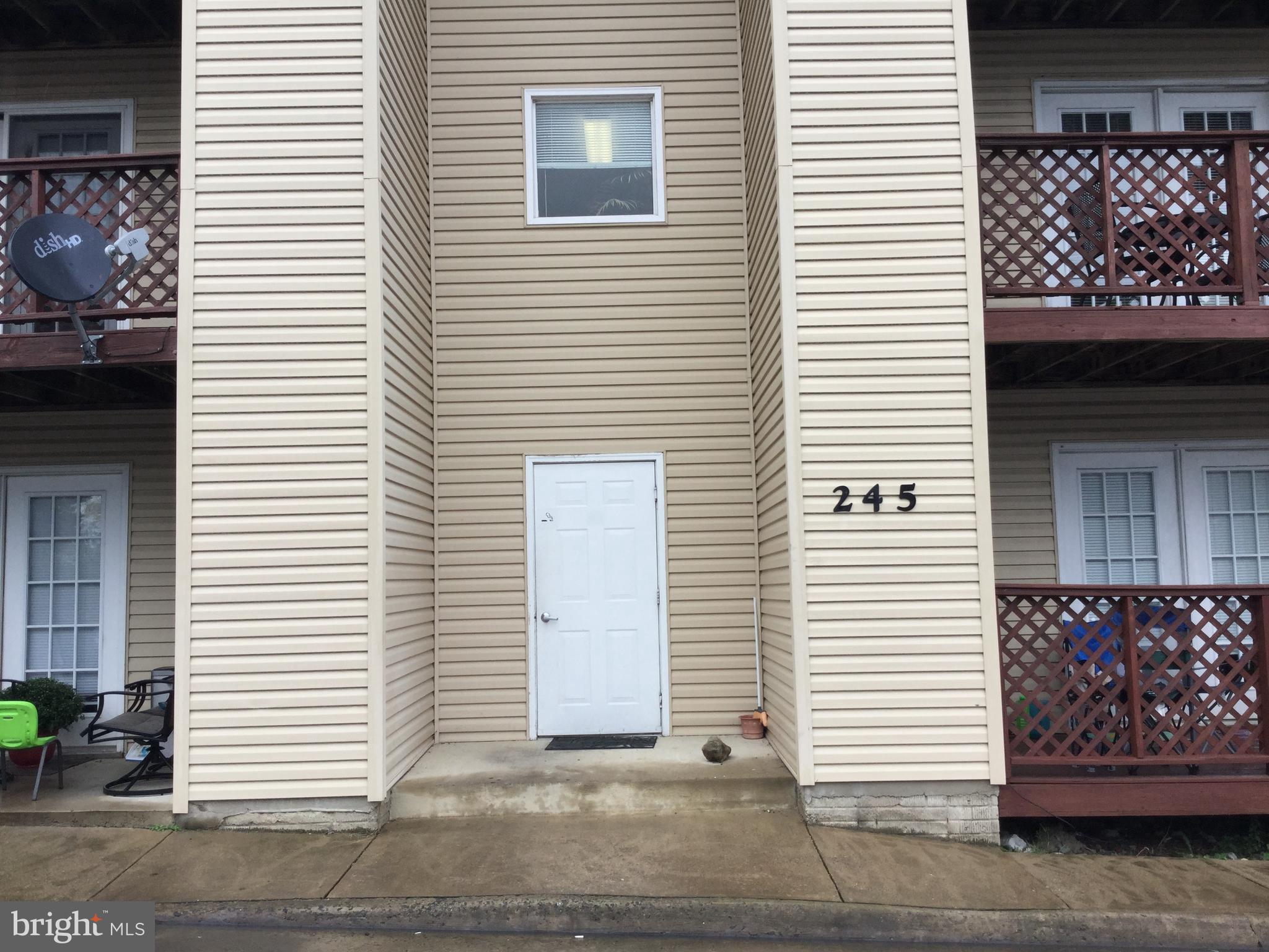 DAVIS STRASBURG - Residential Lease