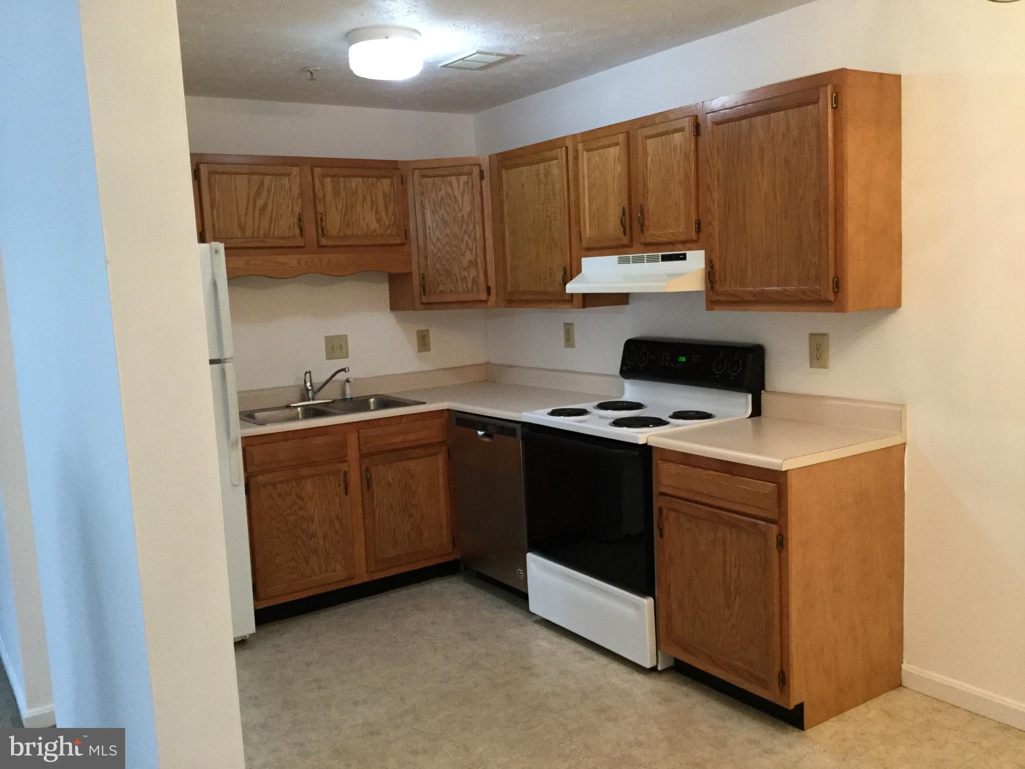 DAVIS STRASBURG - Residential Lease