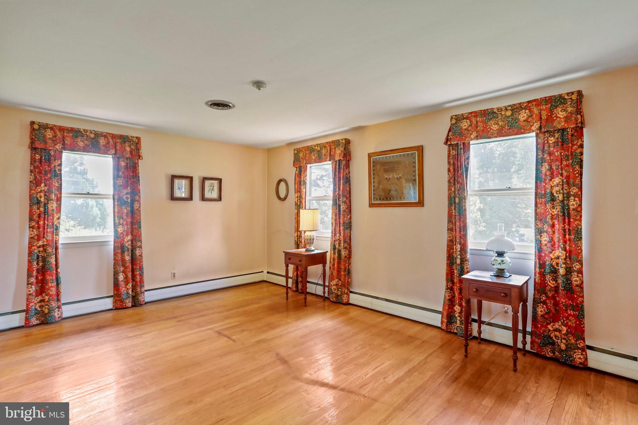 SPRING VALLEY - Residential