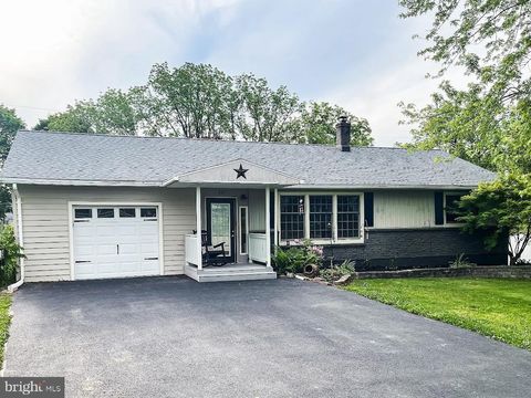 Homes For Sale - 15 Alden Lane Ln<br/> Lebanon County, LEBANON, PA 17042