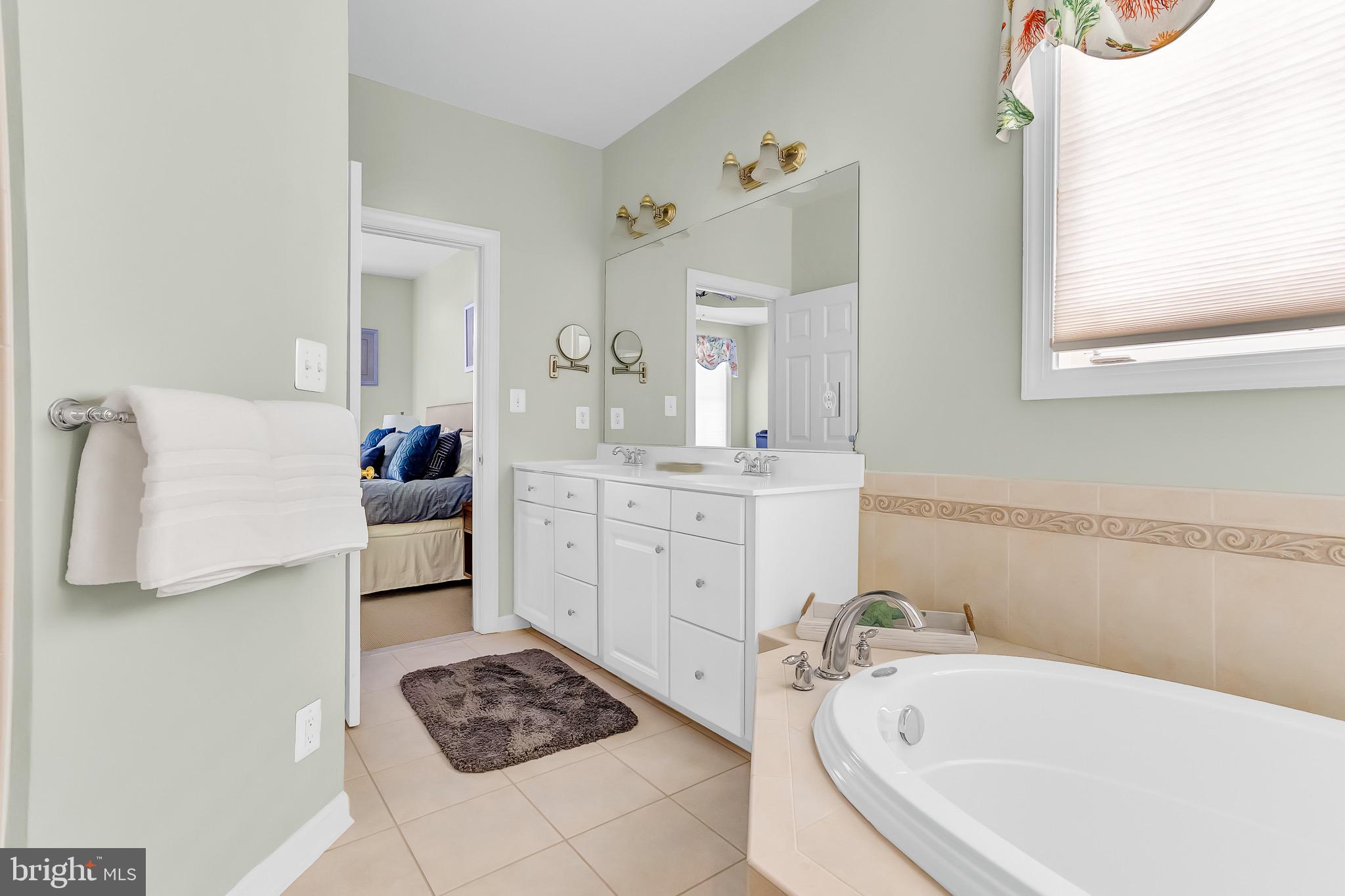 SUNSET ISLAND - Residential