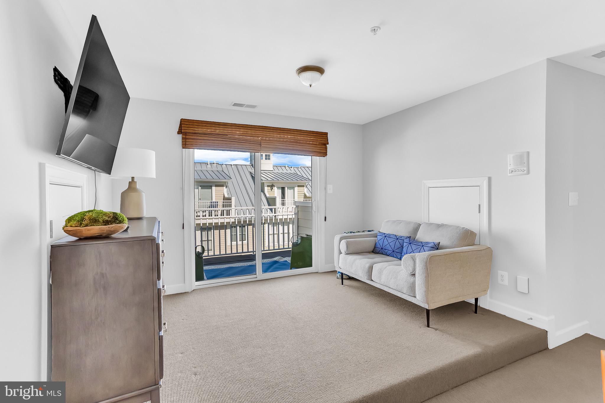 SUNSET ISLAND - Residential