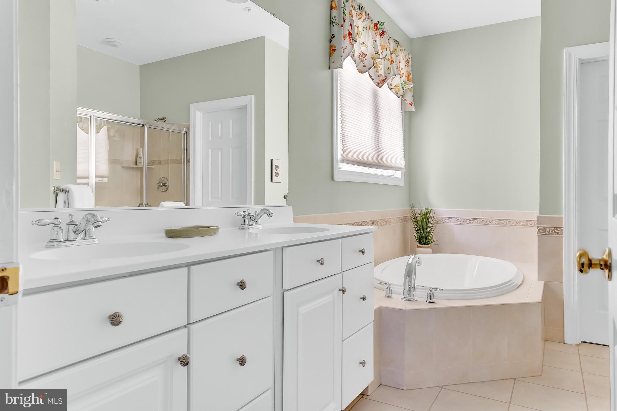 SUNSET ISLAND - Residential