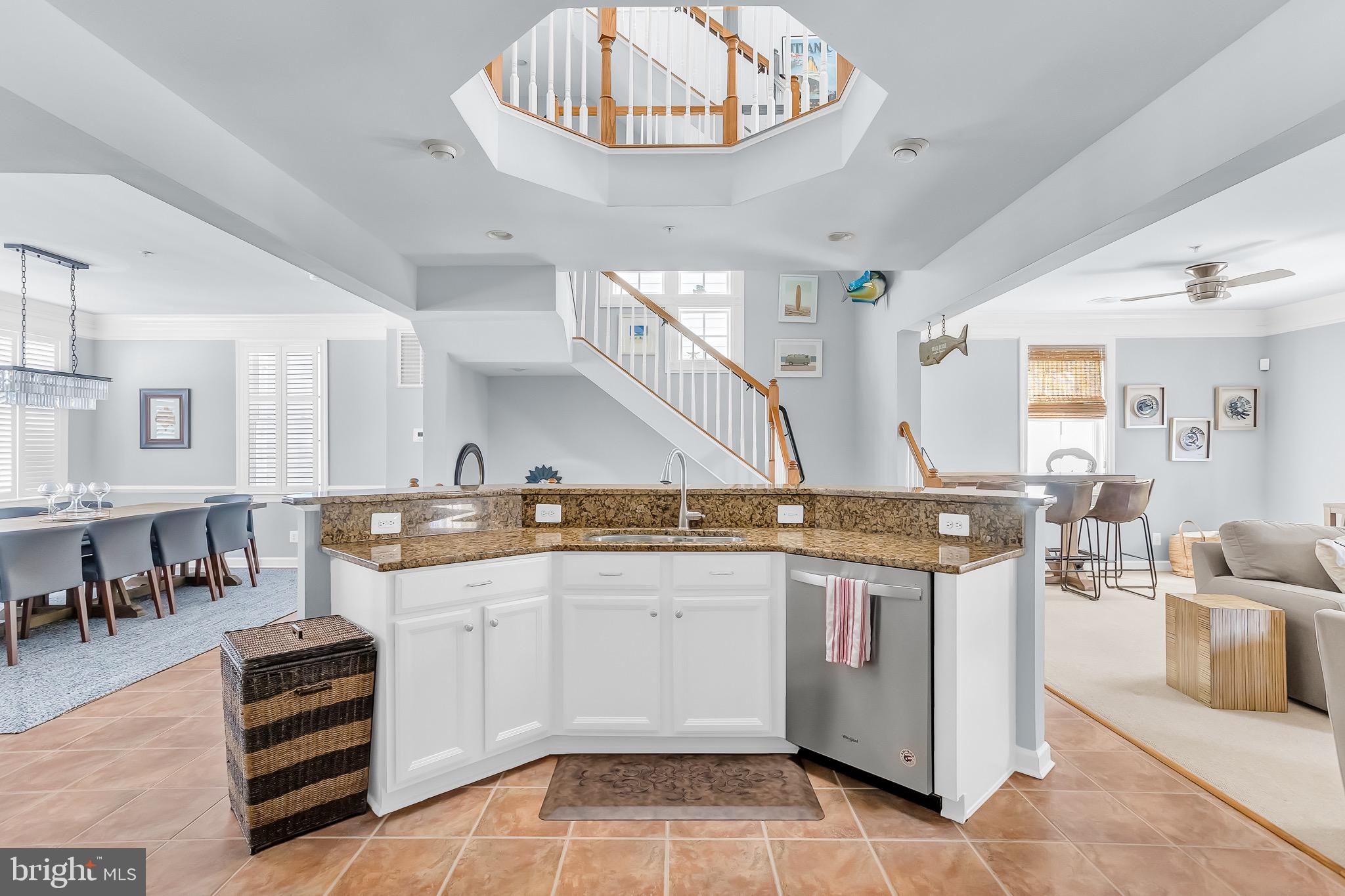 SUNSET ISLAND - Residential