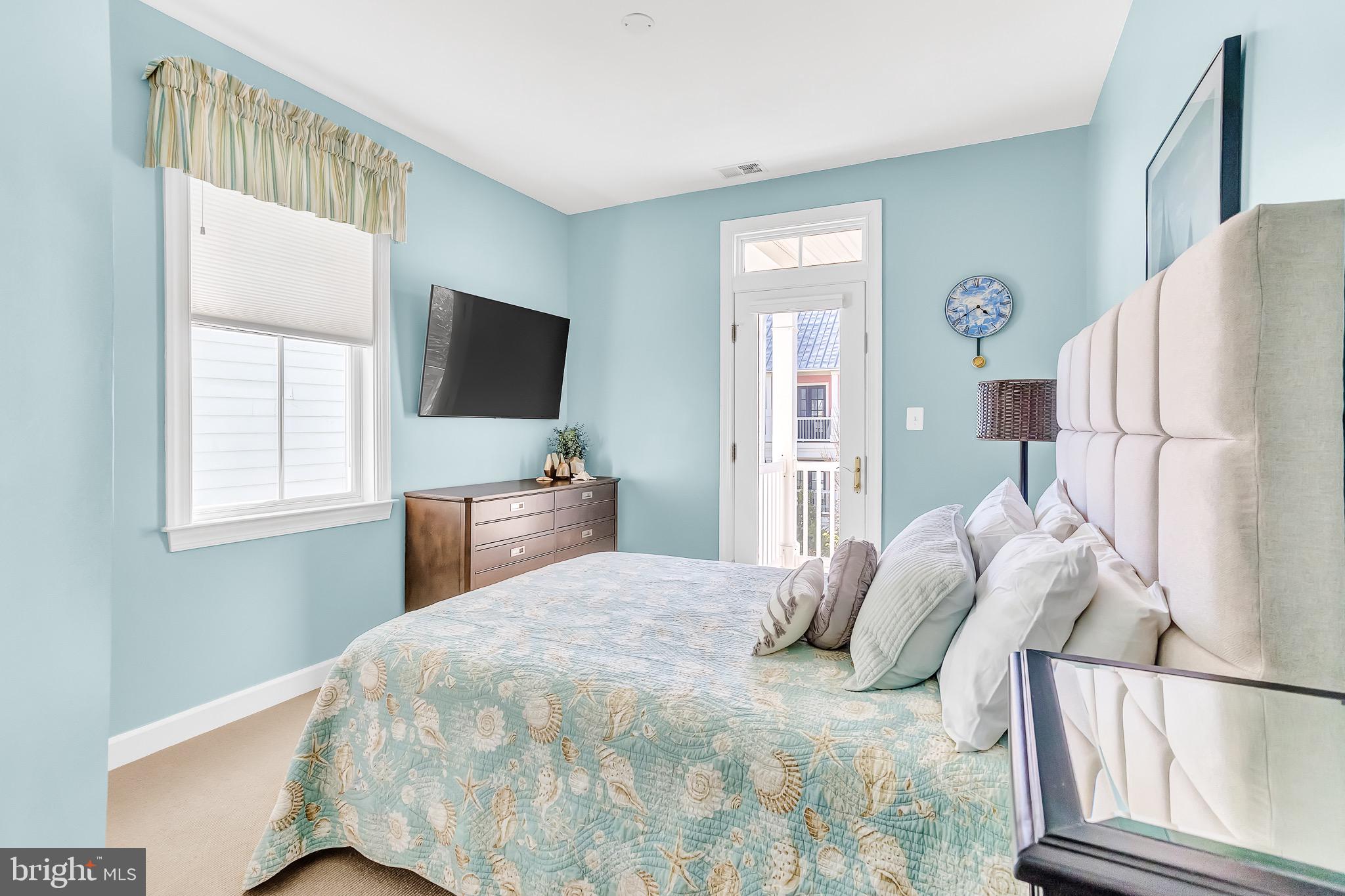 SUNSET ISLAND - Residential