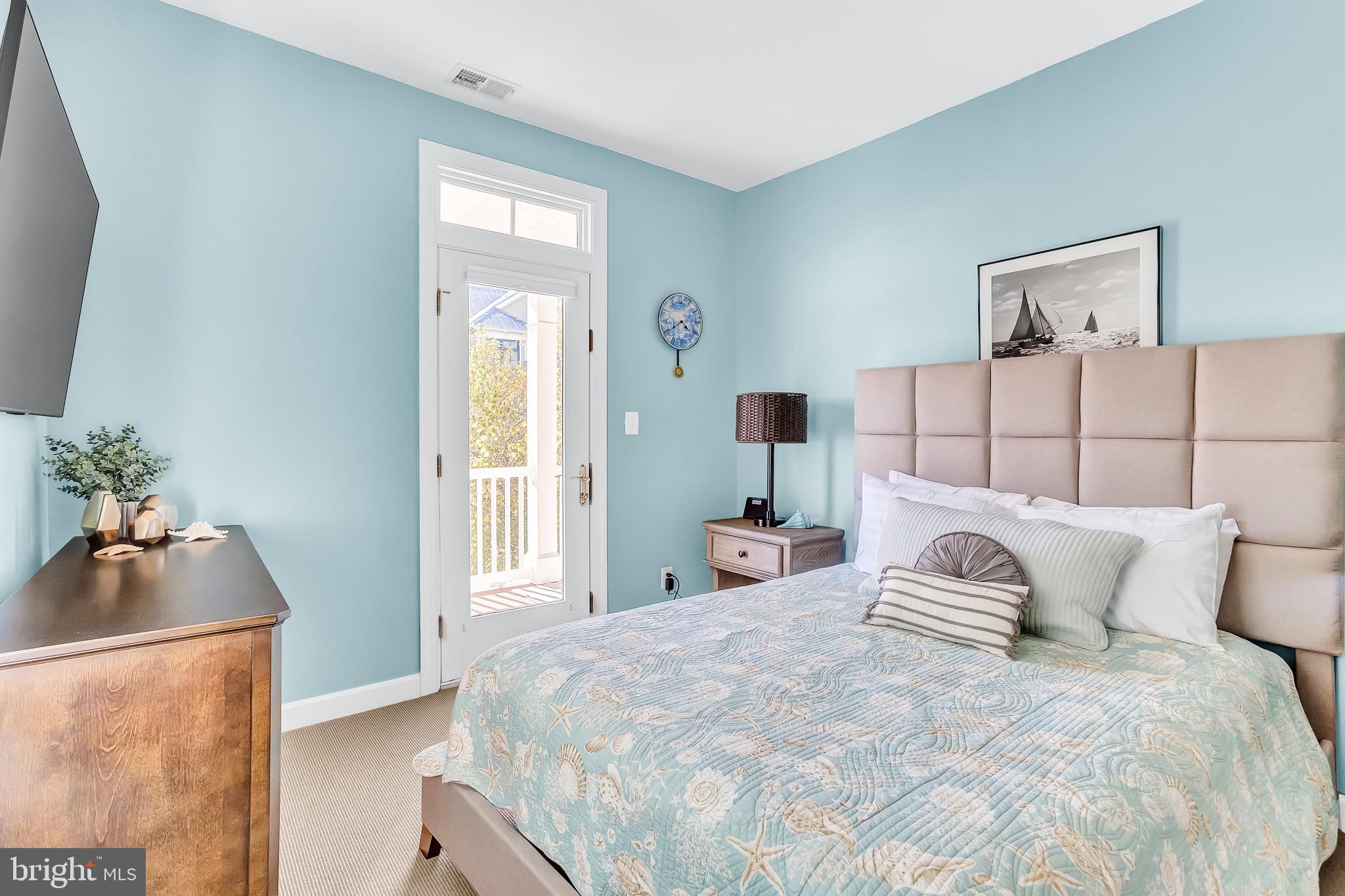 SUNSET ISLAND - Residential