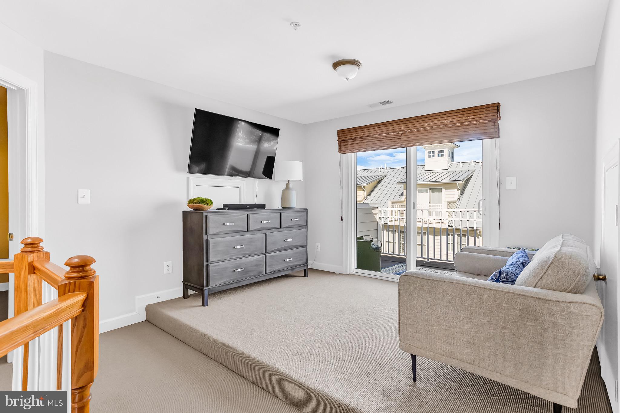 SUNSET ISLAND - Residential