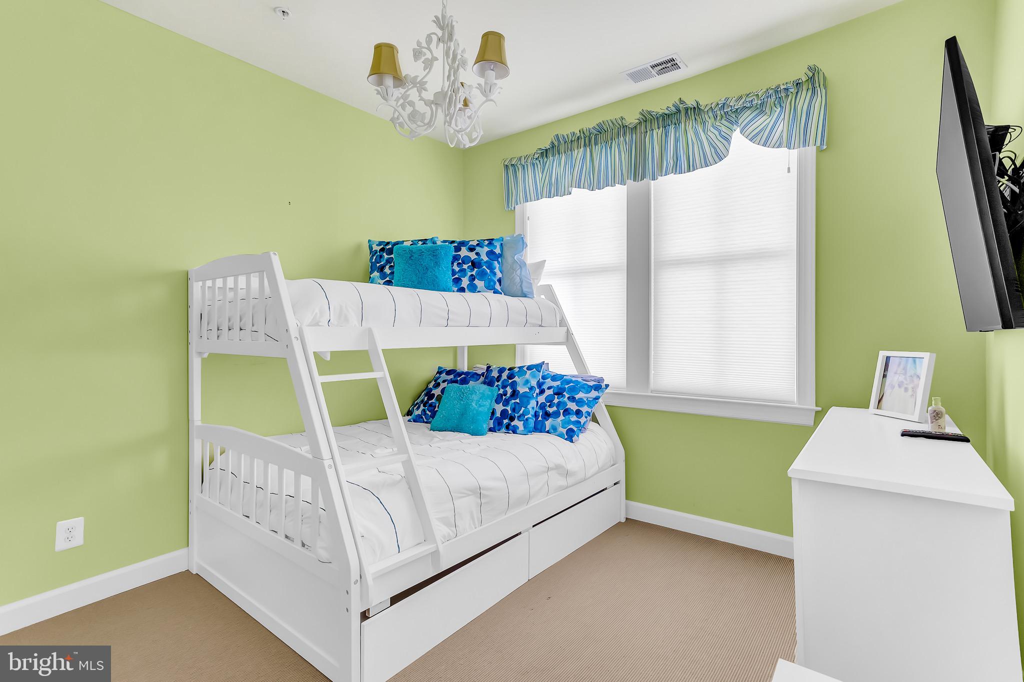 SUNSET ISLAND - Residential