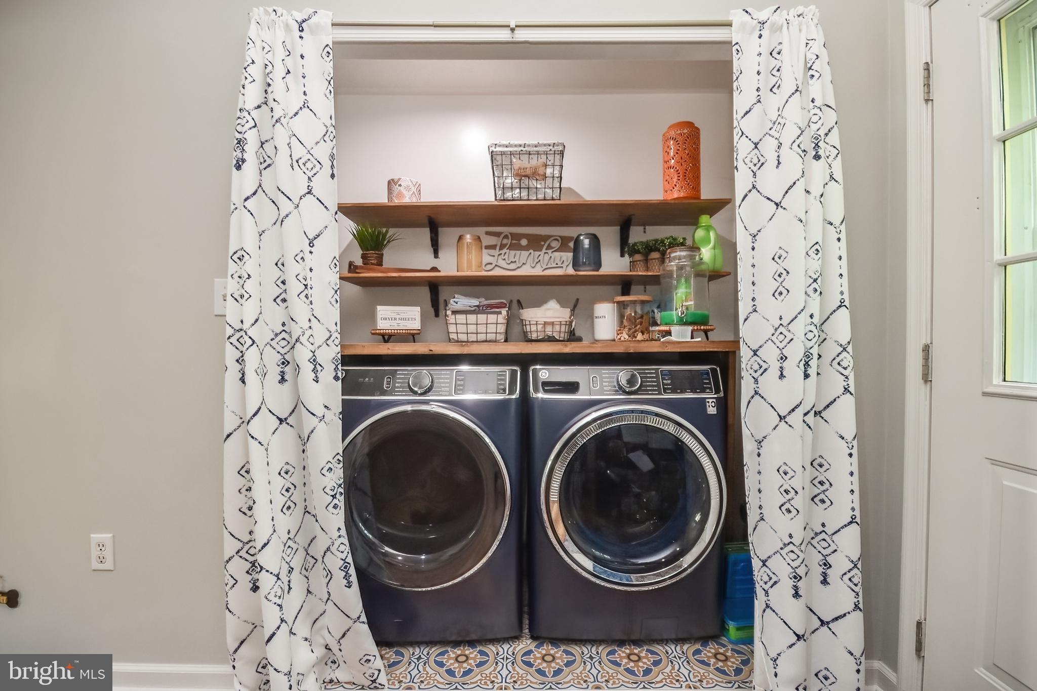 DOUGLAS OAKS - Residential