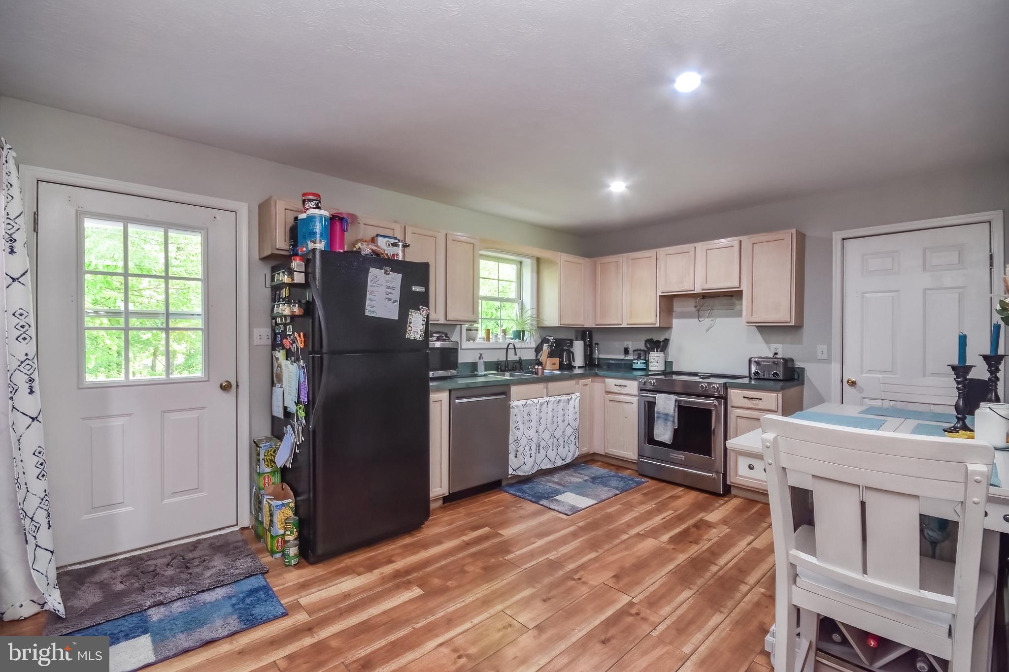 DOUGLAS OAKS - Residential