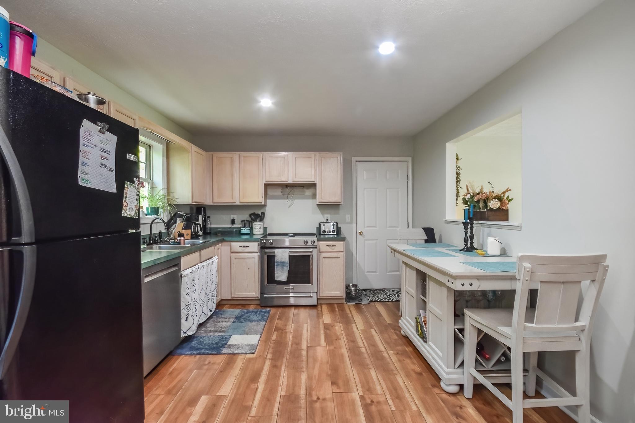 DOUGLAS OAKS - Residential