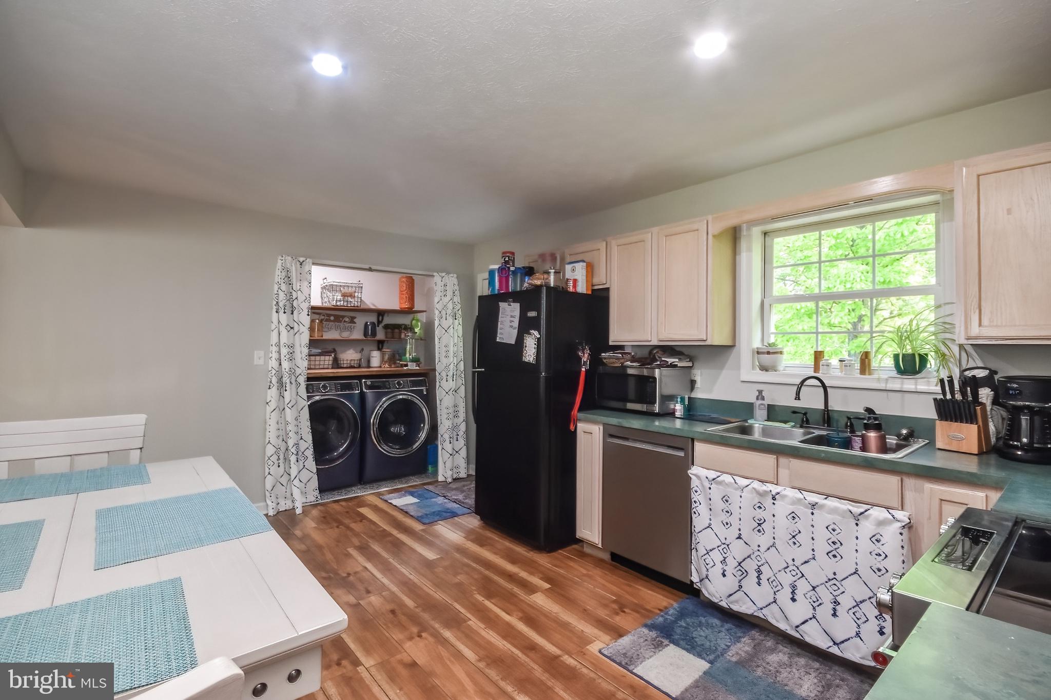 DOUGLAS OAKS - Residential