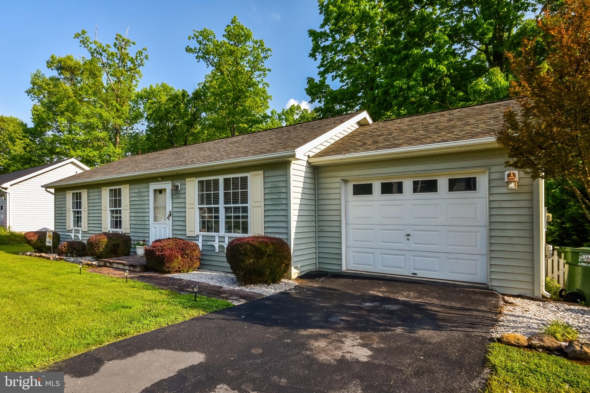 DOUGLAS OAKS - Residential