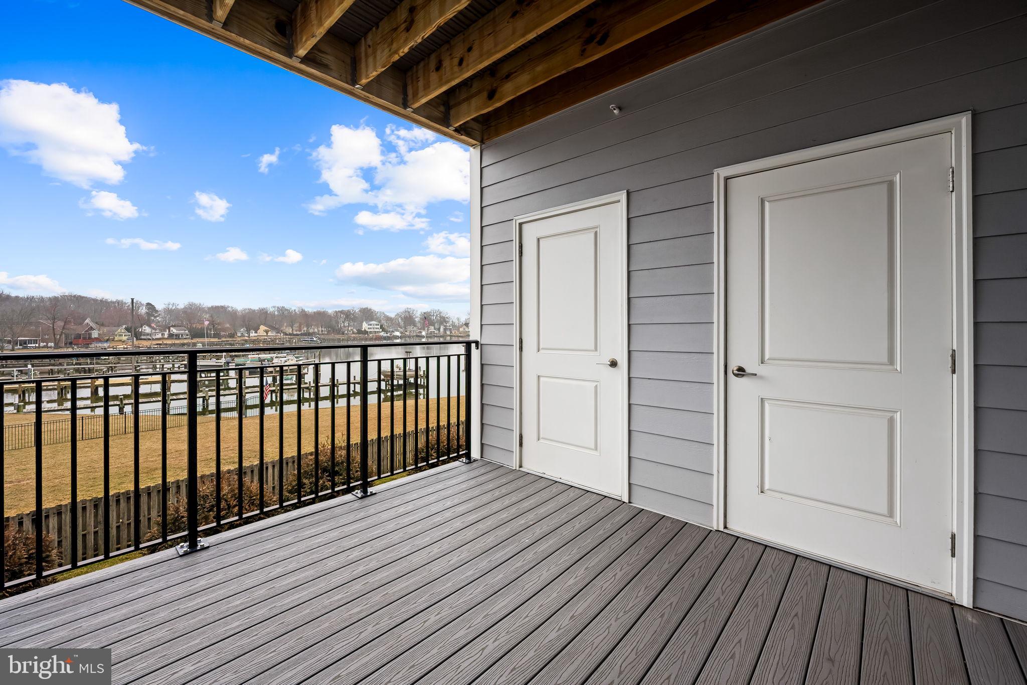 MIDDLE RIVER - Residential