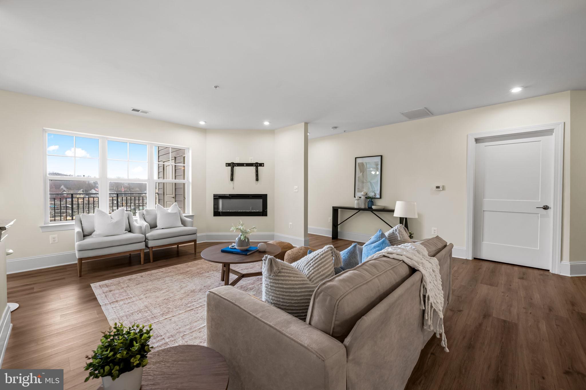 MIDDLE RIVER - Residential