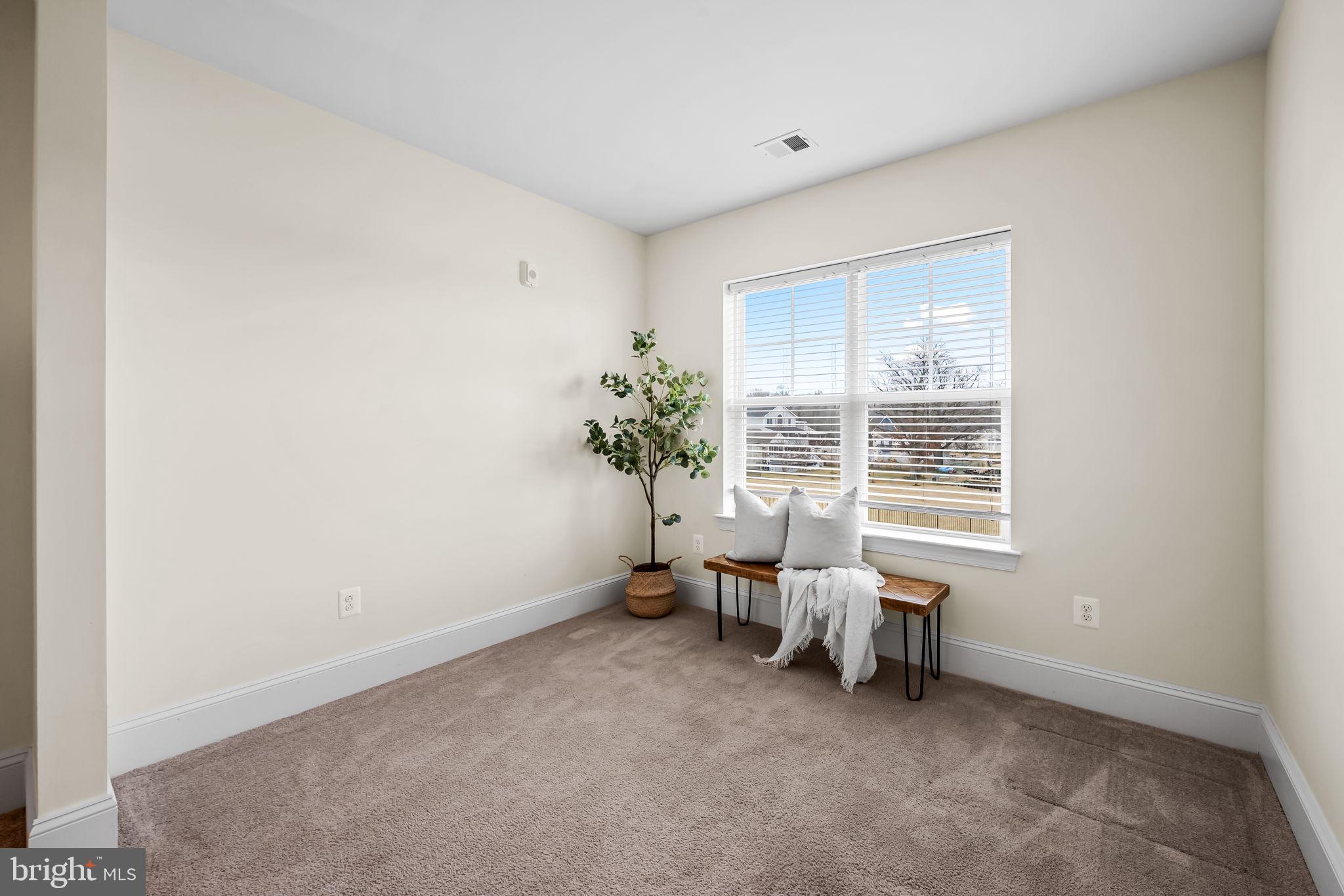 MIDDLE RIVER - Residential