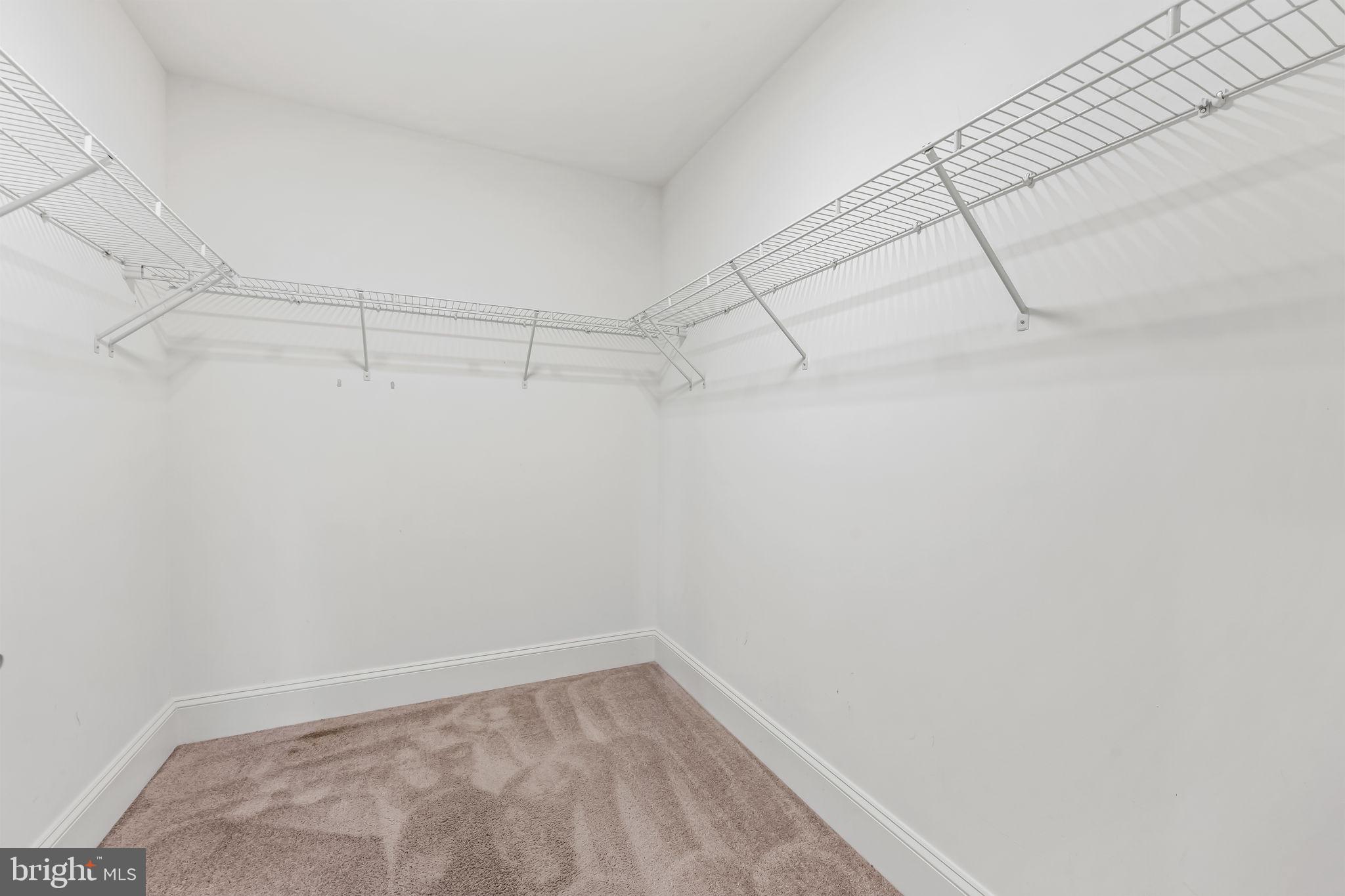 MIDDLE RIVER - Residential