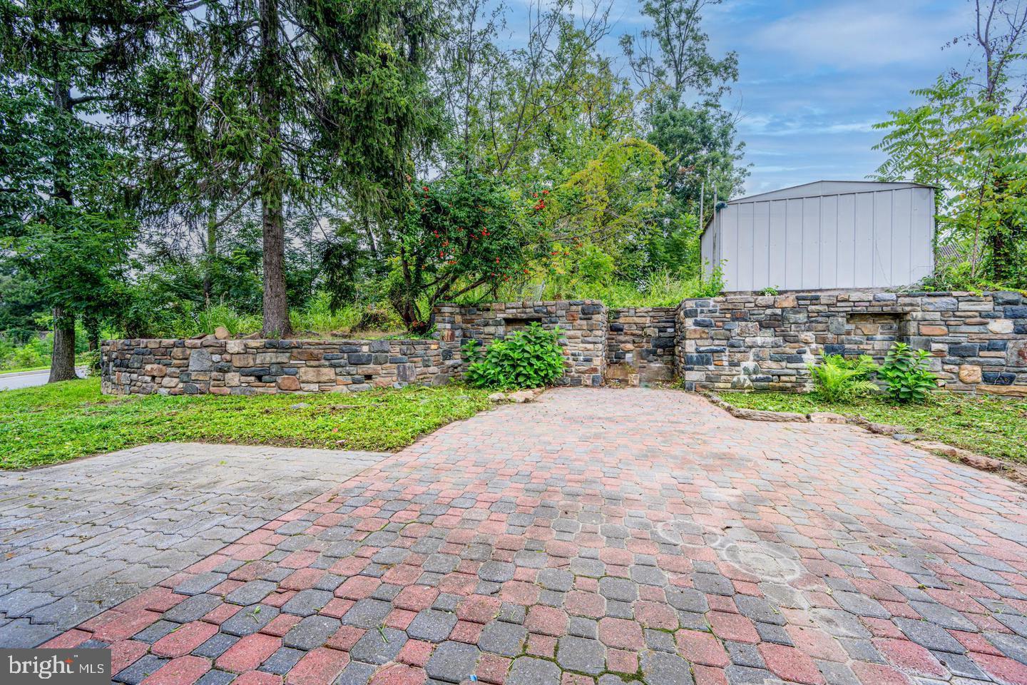 15 ARBUTUS AVENUE