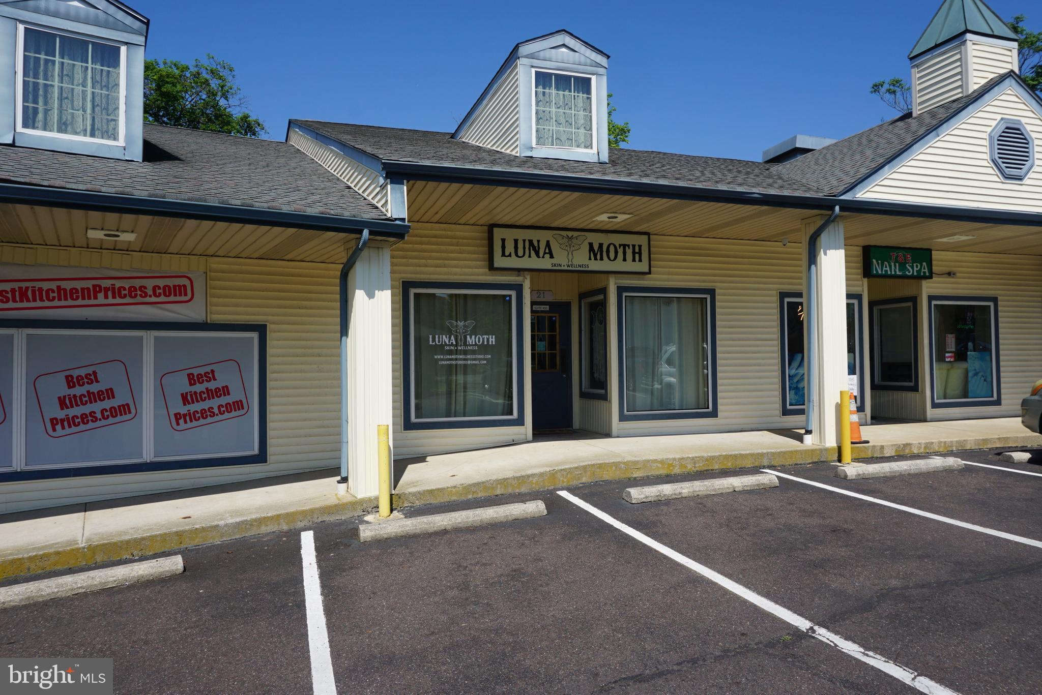 Right in the heart of Chalfont Borough. Join the Tenants of Chalfont Plaza in this 1200 sq foot retail/office space. A wide open span allows you to set up your shop or office anyway you would like. Includes new flooring, drop ceiling and bathroom. Shared parking with the center anchored by Leonardo's pizza at the corner of Rte 152 N and Butler Ave. 15,000+ cars a day.