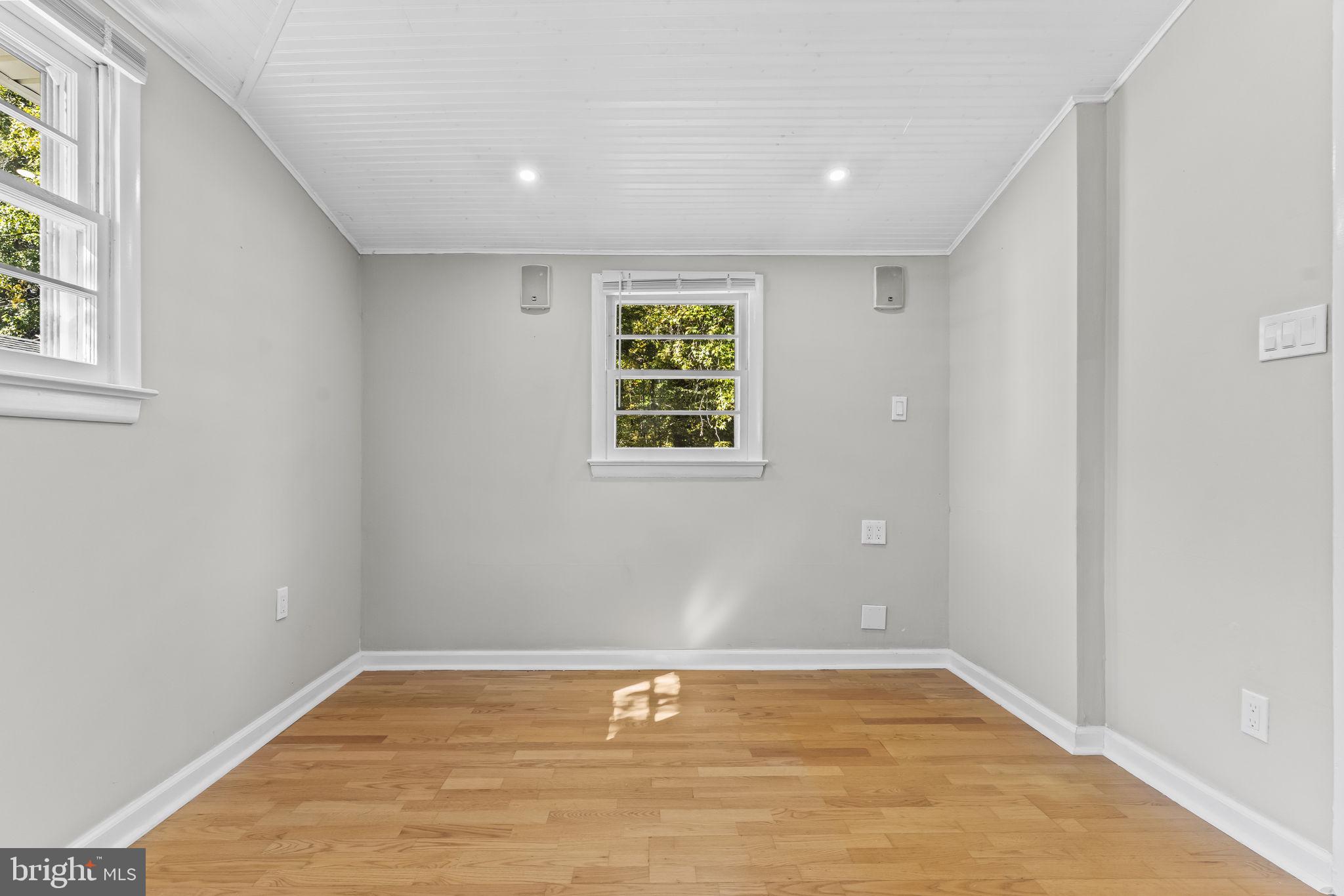 SNUG HARBOR - Residential