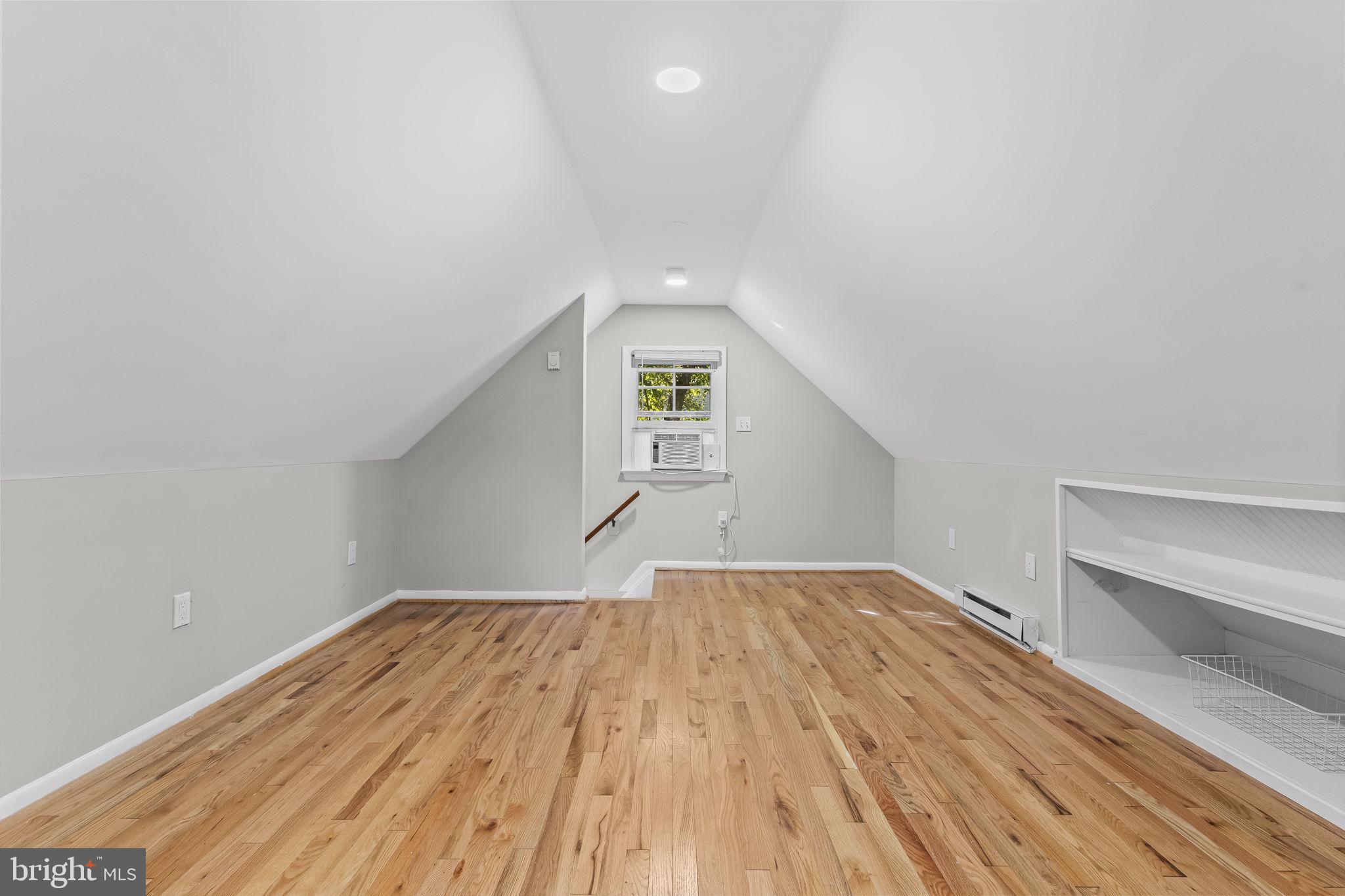 SNUG HARBOR - Residential